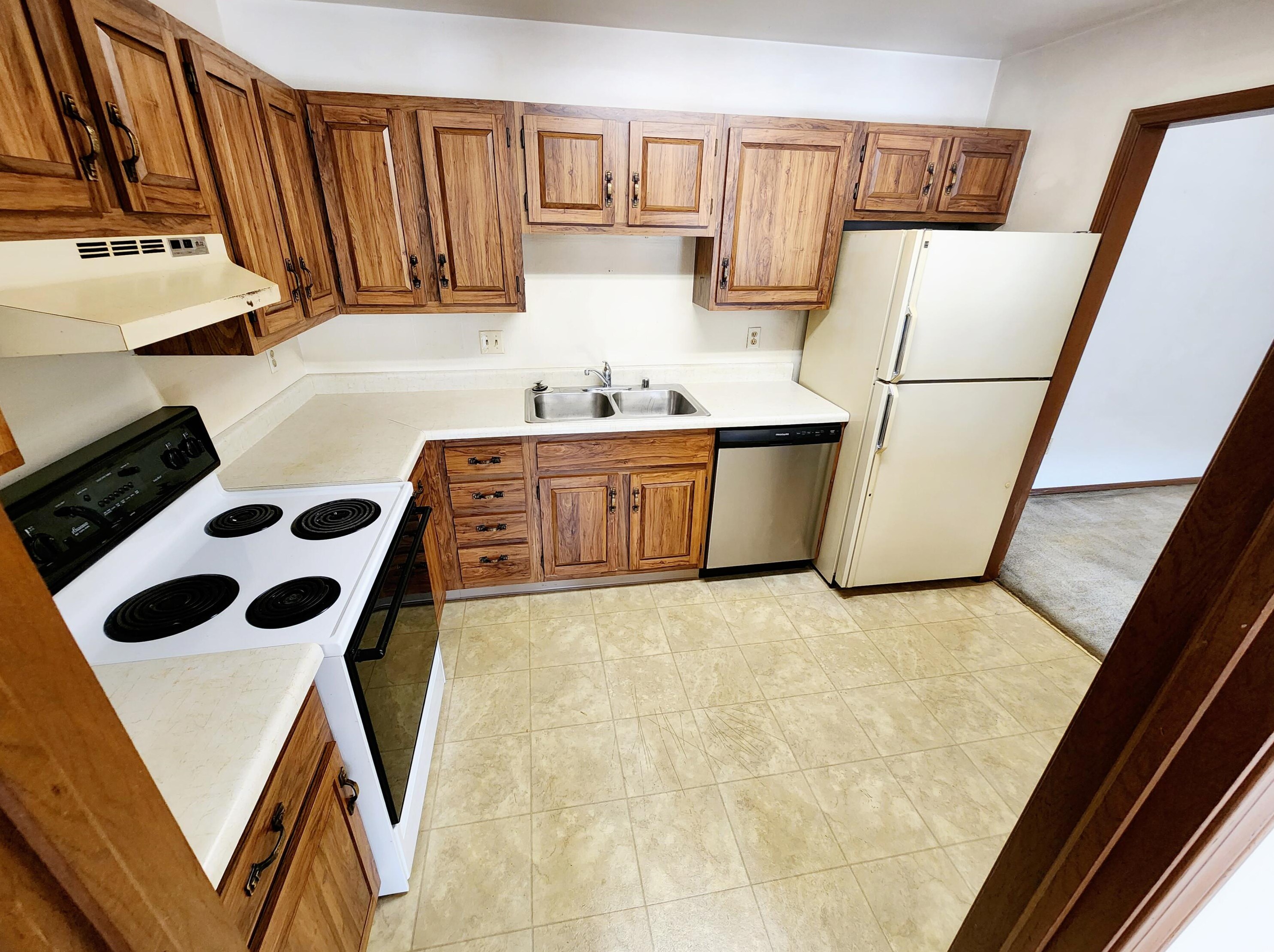 6800 Mariner Dr, Racine, WI 53406-3963