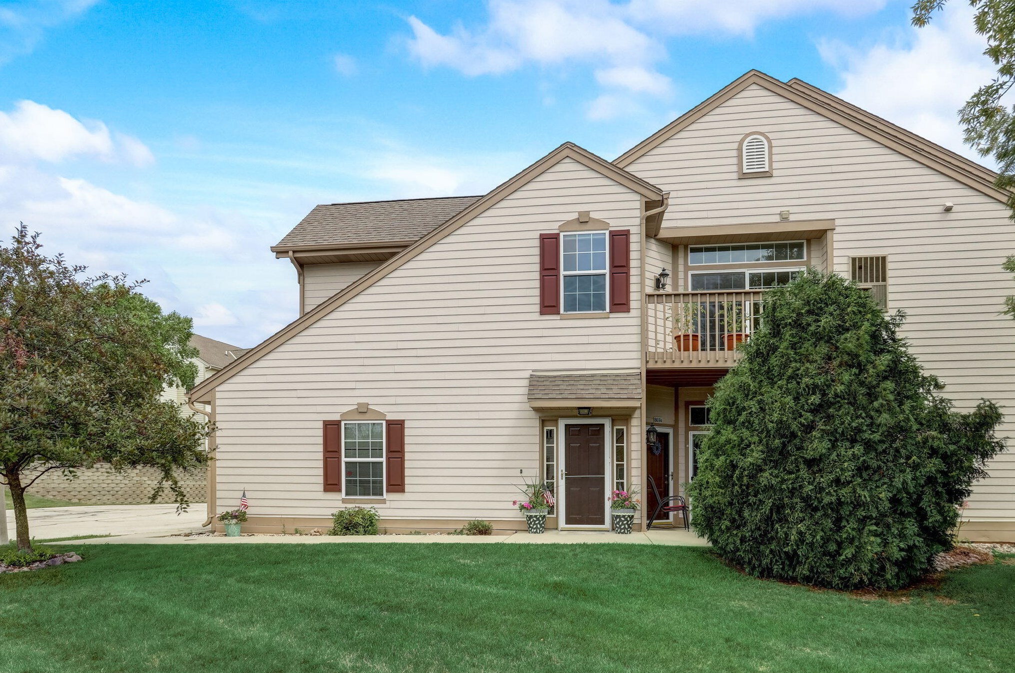 8656 Roxbury Way, Oak Creek, WI 53154-2667