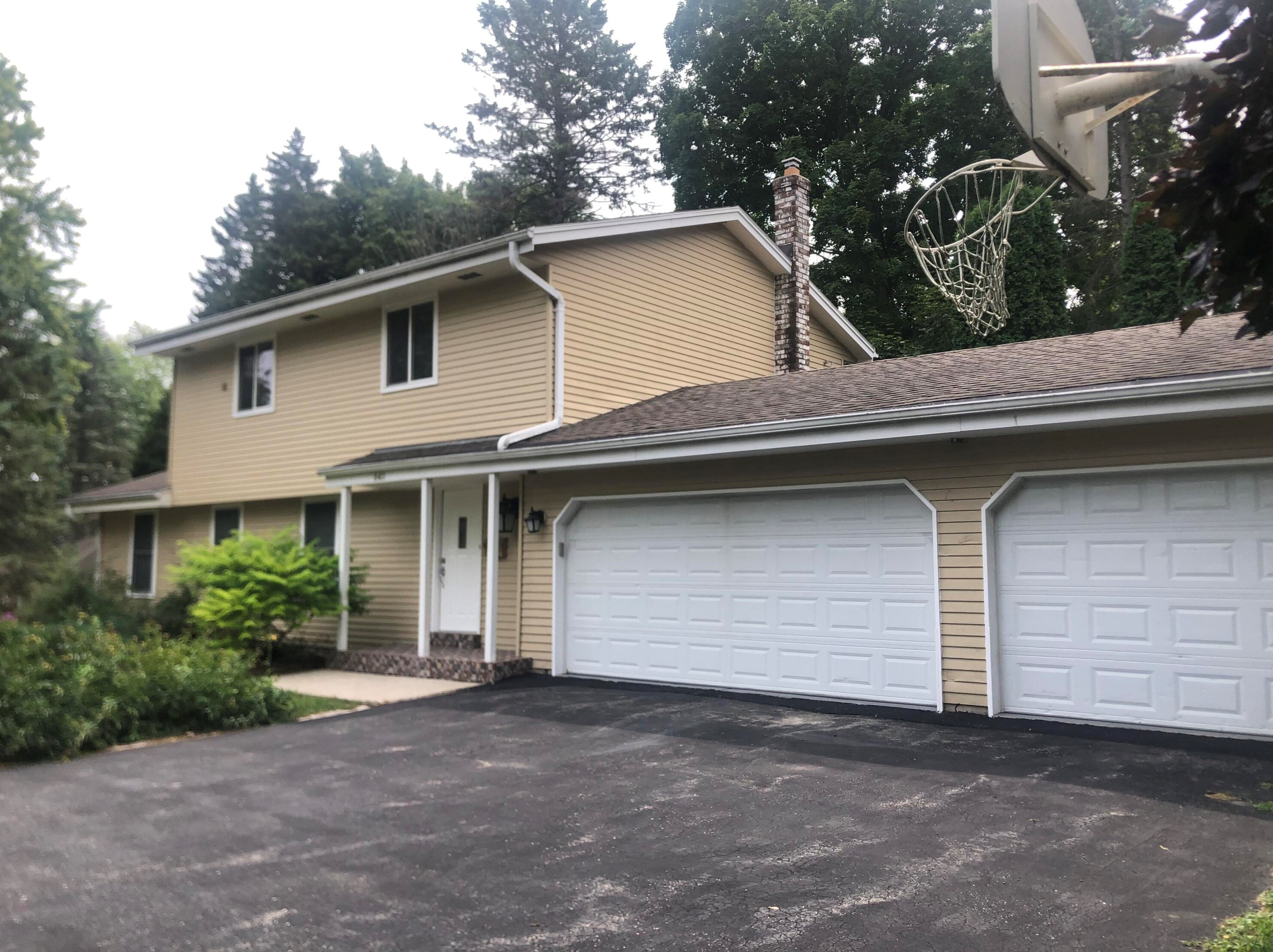 6411 W Spring St, Thiensville, WI 53092