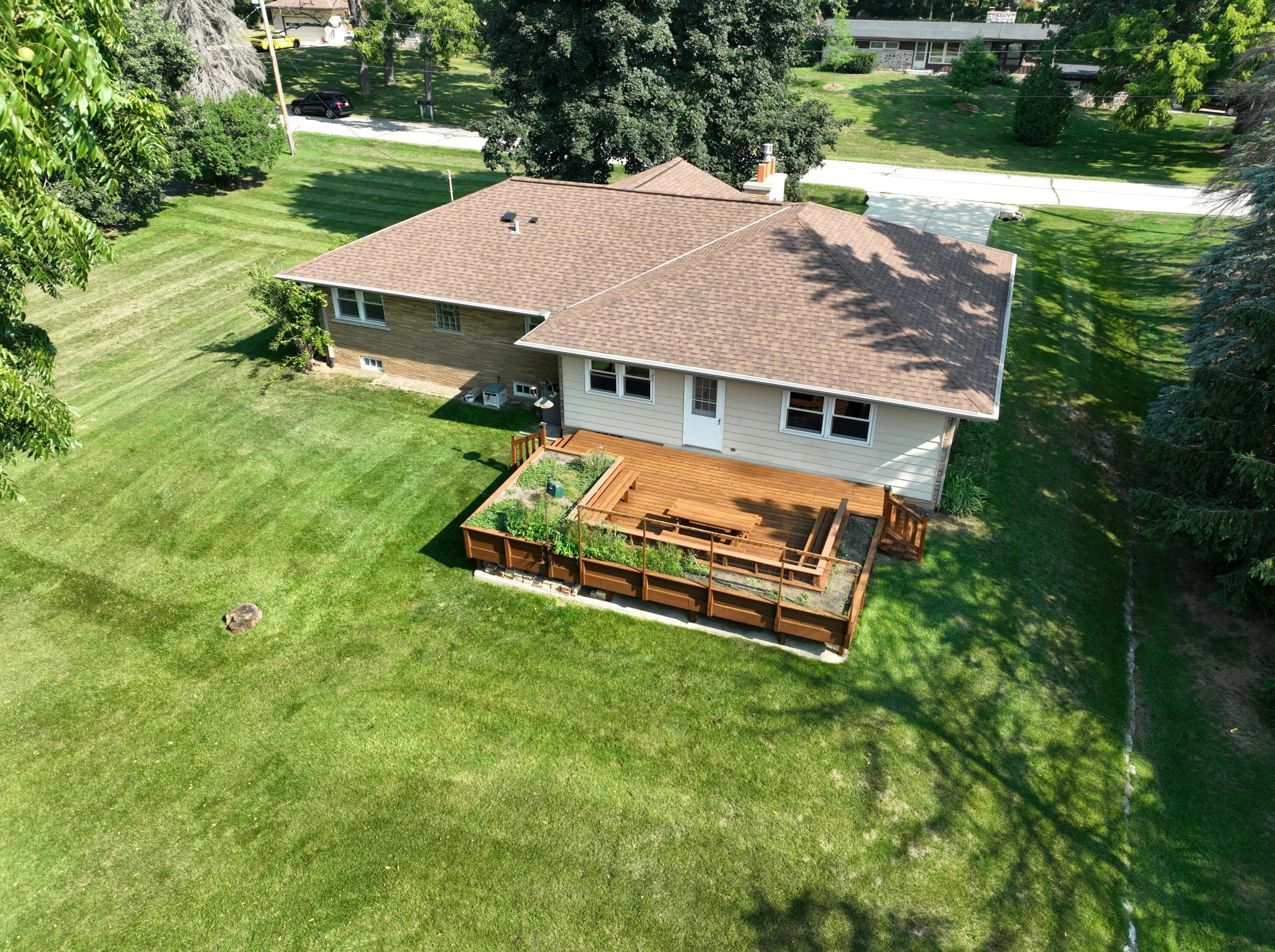 12001 Scherrei Dr, Hales Corners, WI 53132-1625