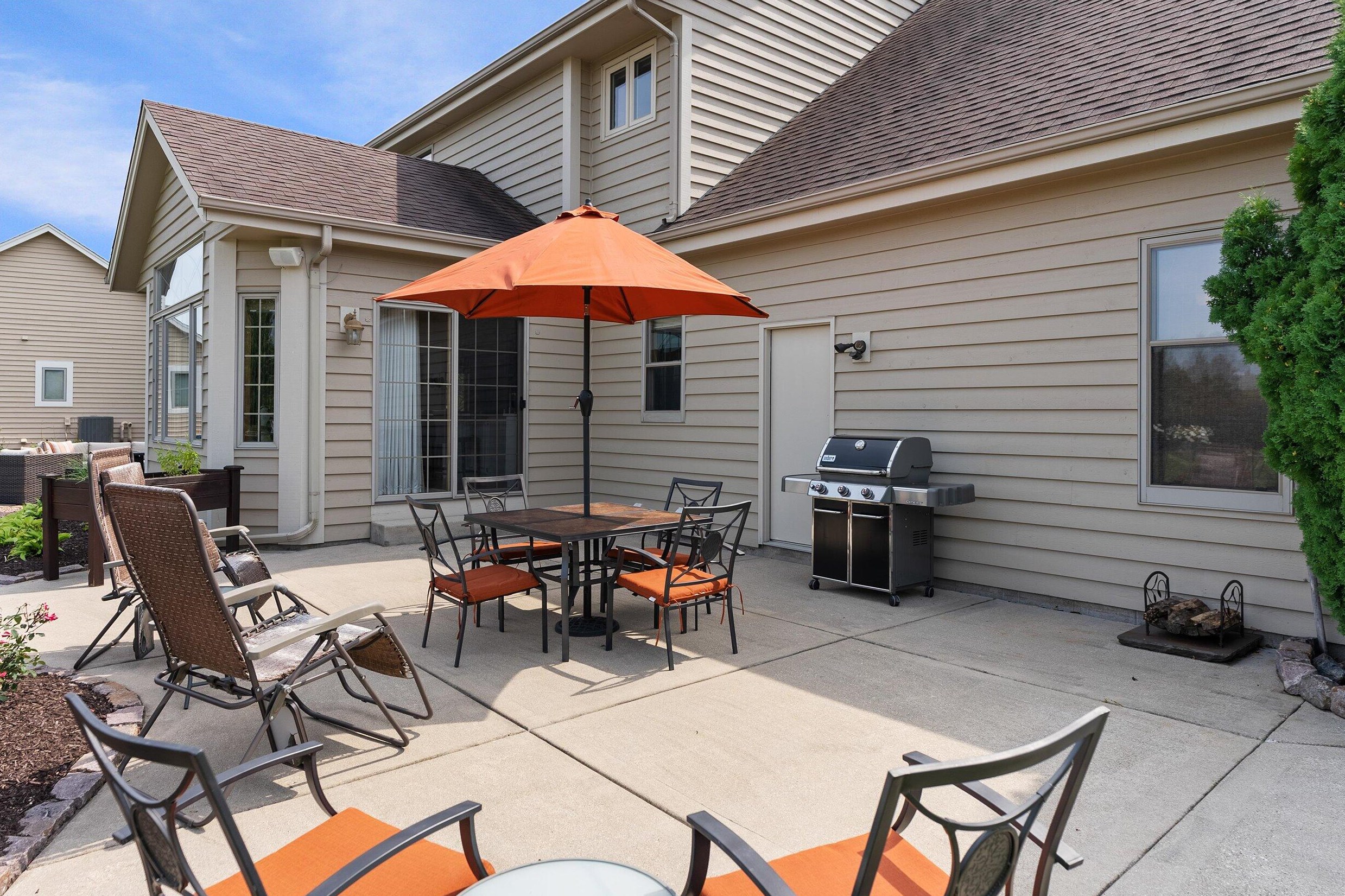 108 Long Mdw Dr, Chenequa WI 53029-2904 exterior