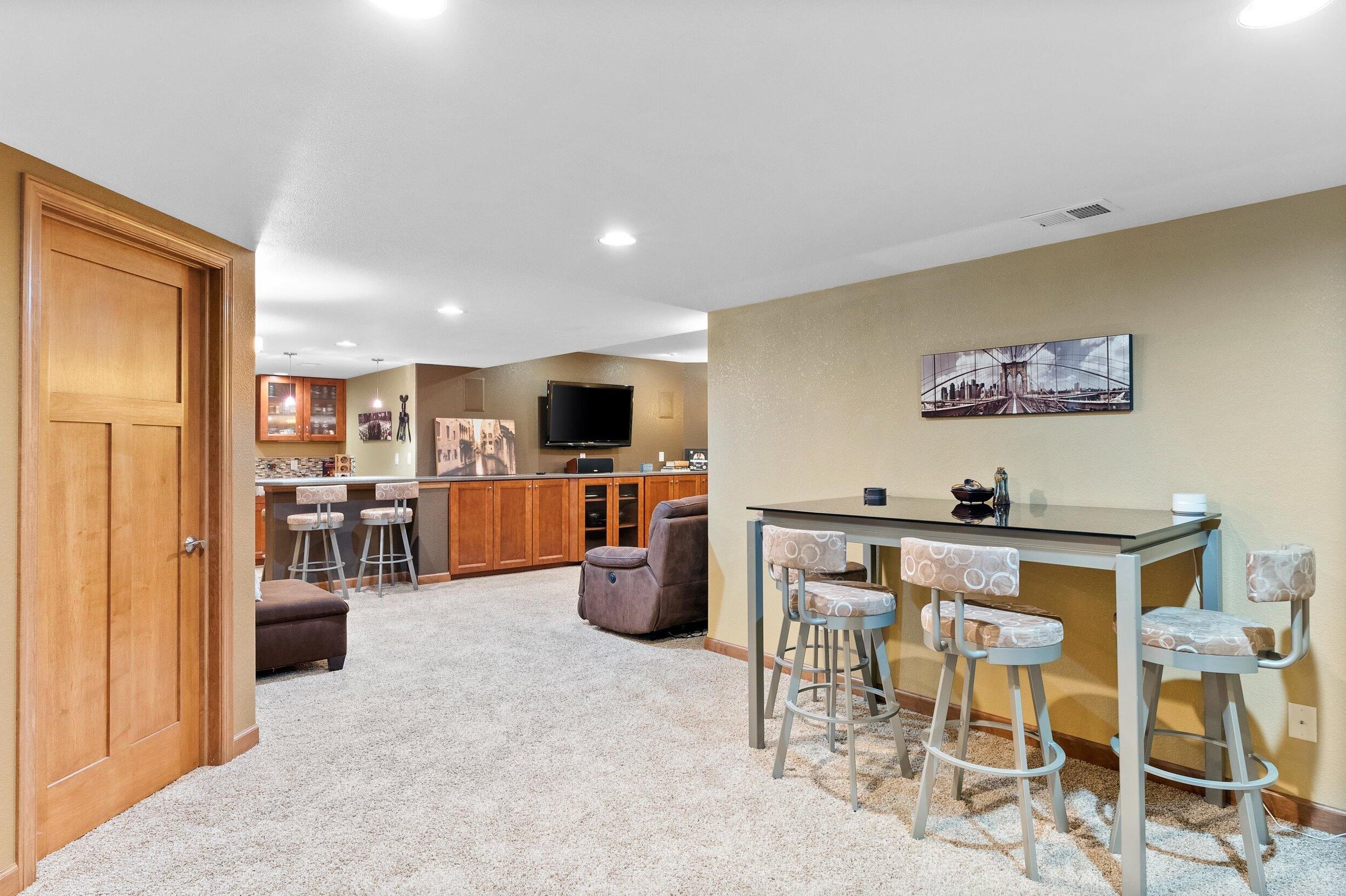 108 Long Mdw Dr, Chenequa WI 53029-2904 exterior