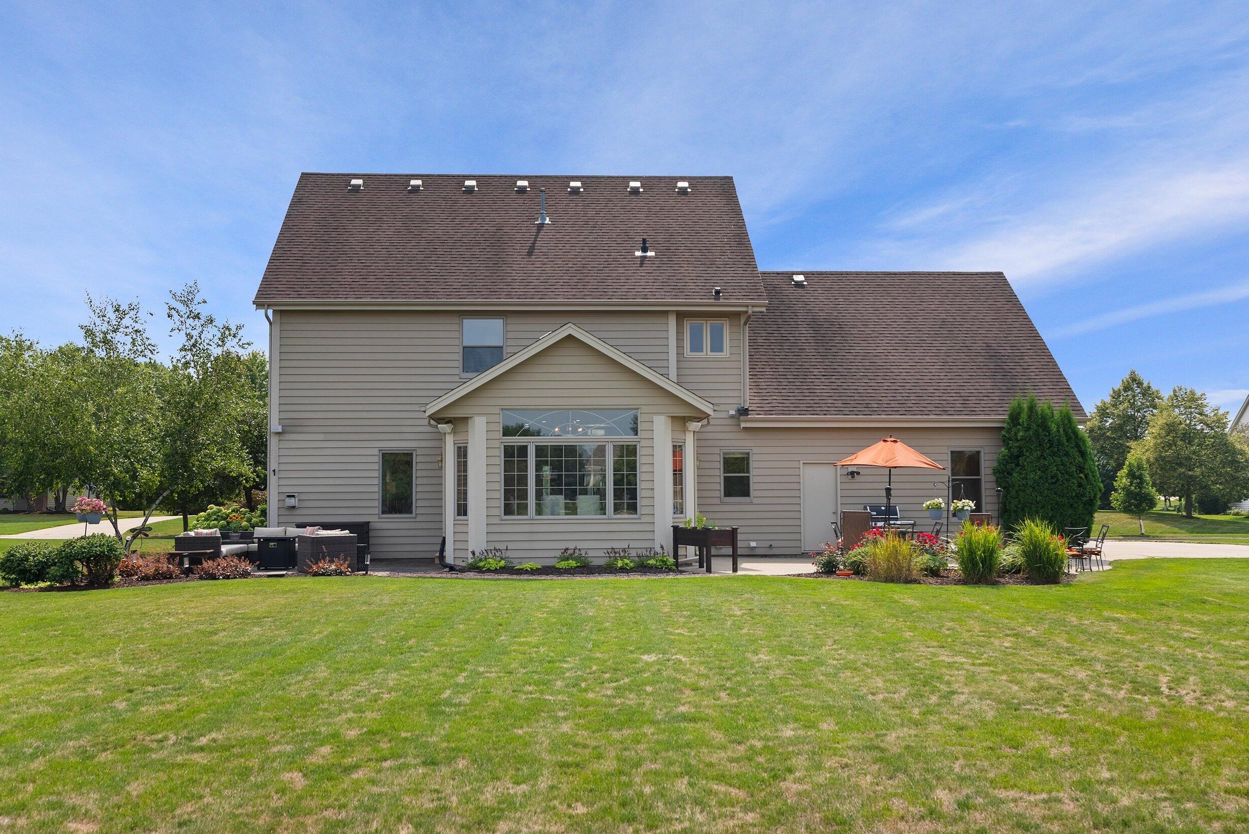 108 Long Mdw Dr, Chenequa WI 53029-2904 exterior