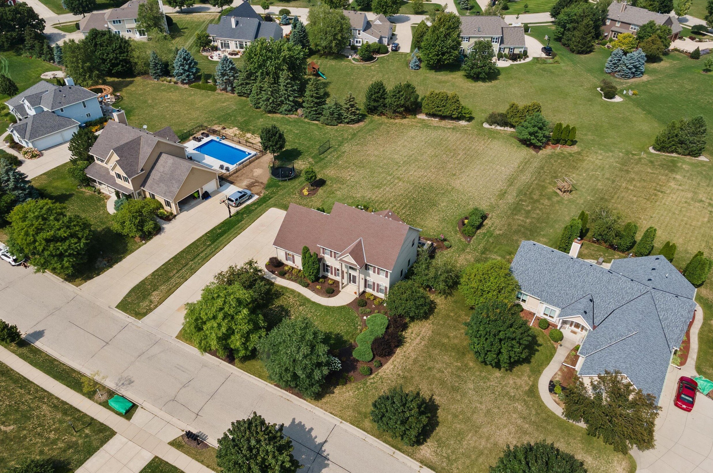 108 Long Mdw Dr, Chenequa WI 53029-2904 exterior