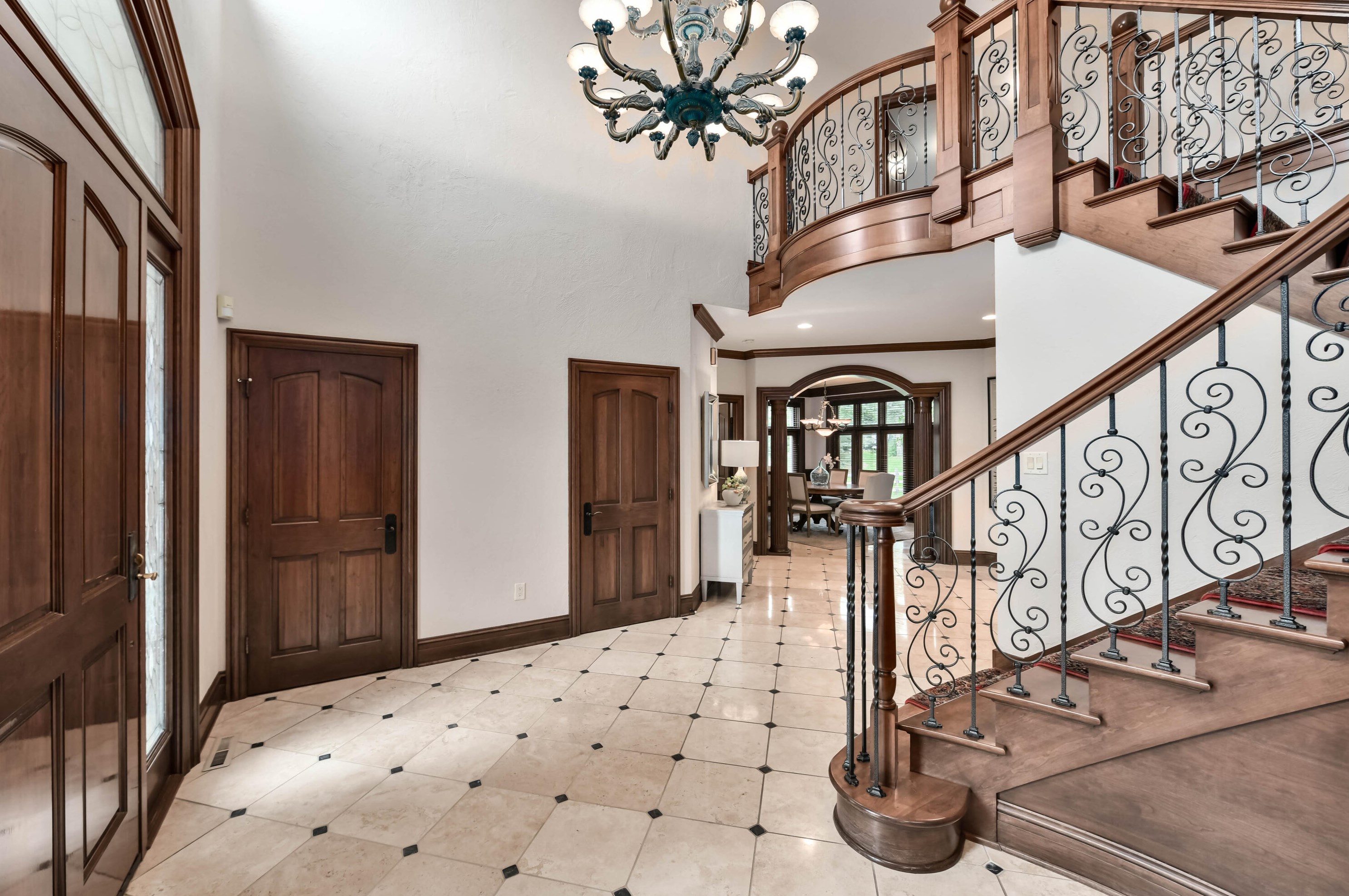 11417 N Canterbury Dr, Thiensville, WI 53092