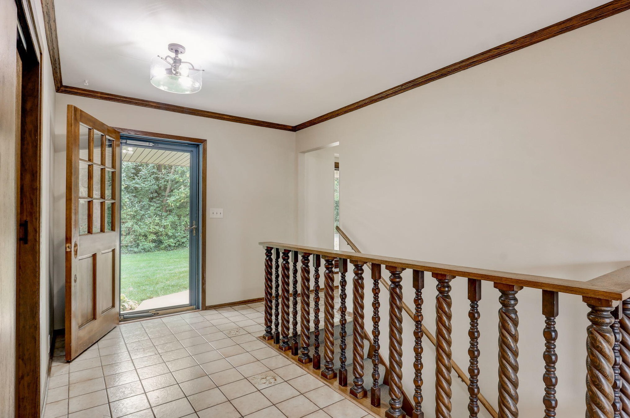 10290 Edgerton Ave, Hales Corners, WI 53130-1430