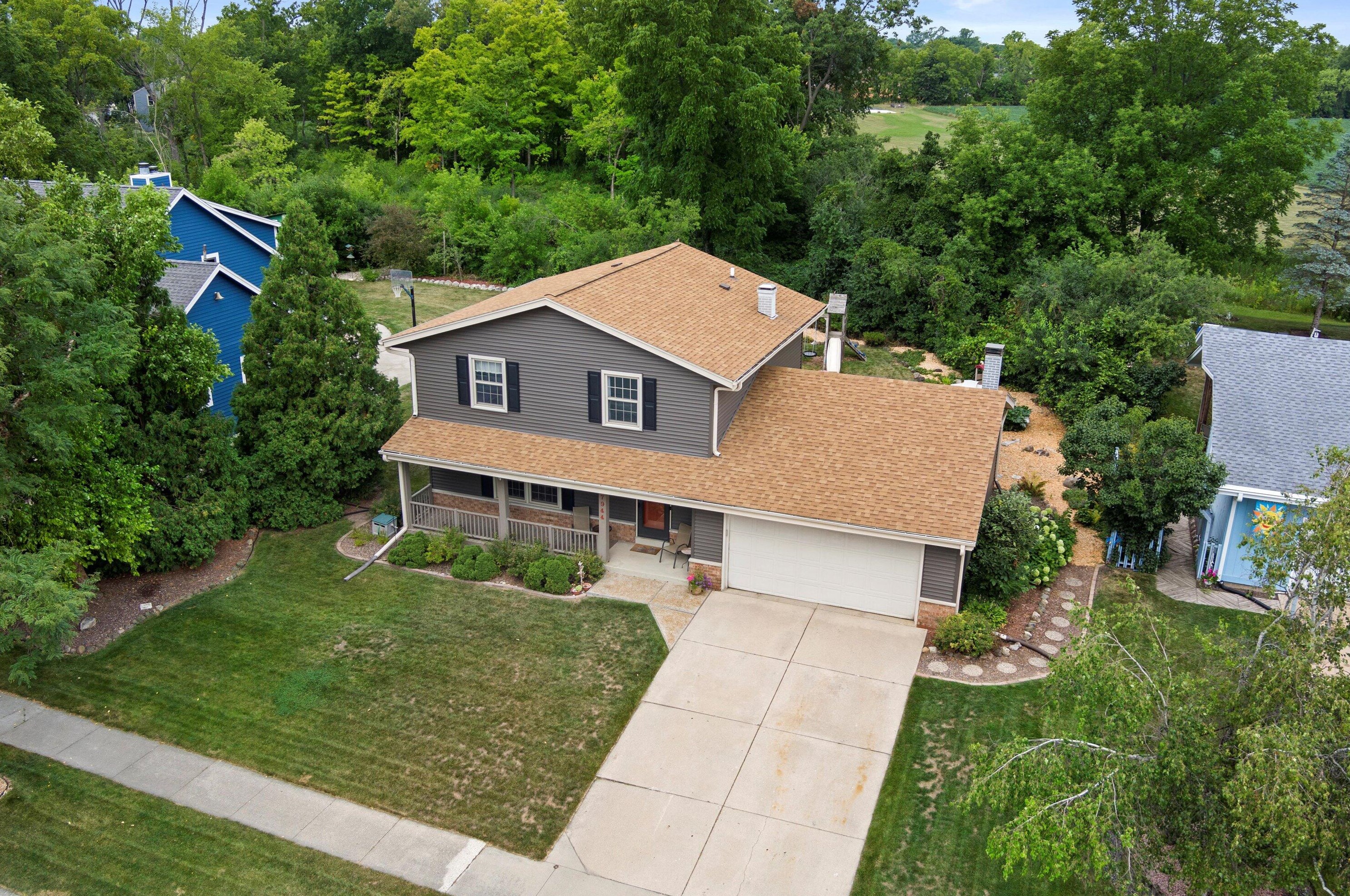 7944 Imperial Dr, Hales Corners, WI 53132-9723