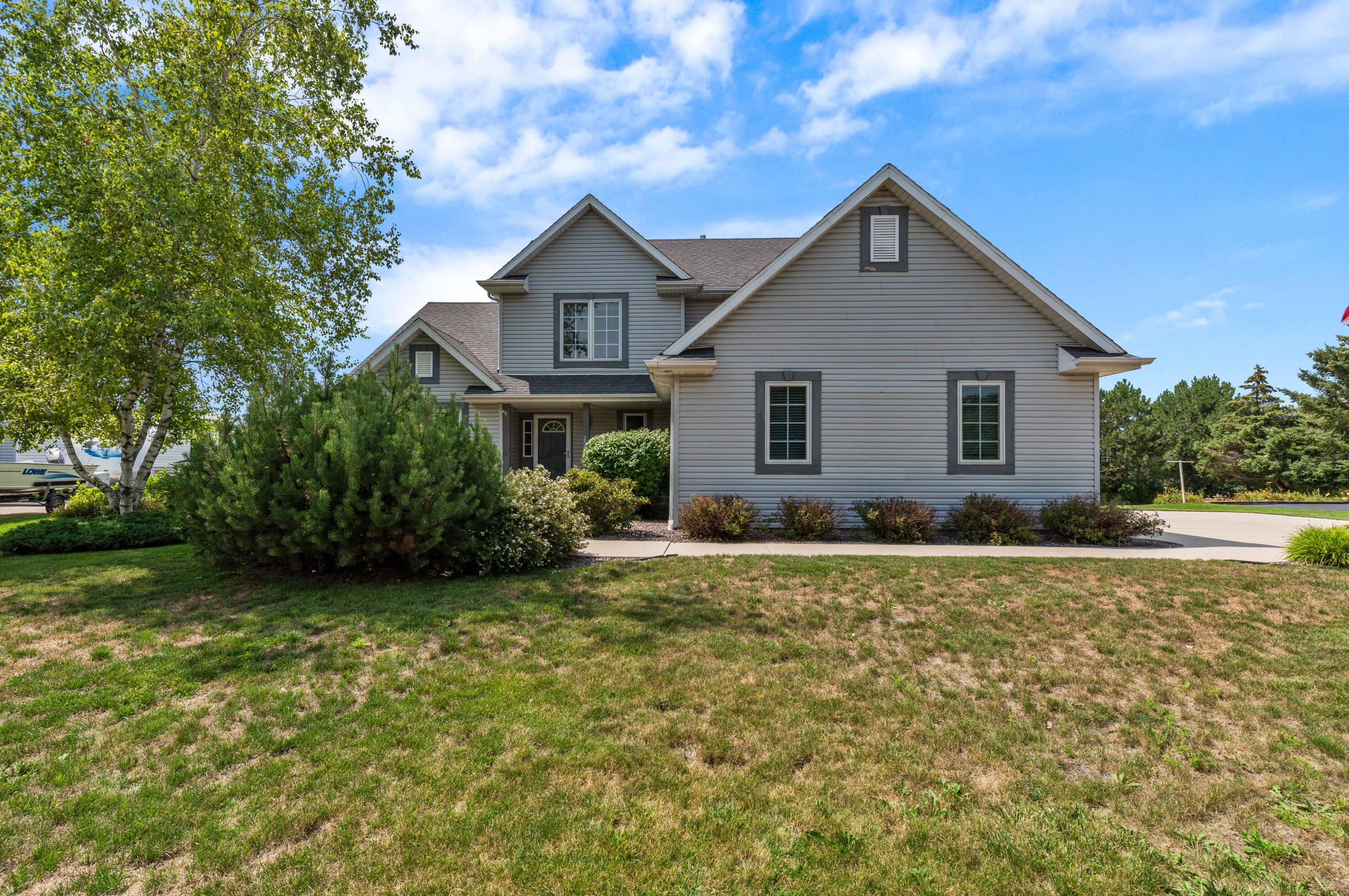 235 Redding Cir, Belgium, WI 53004-9424