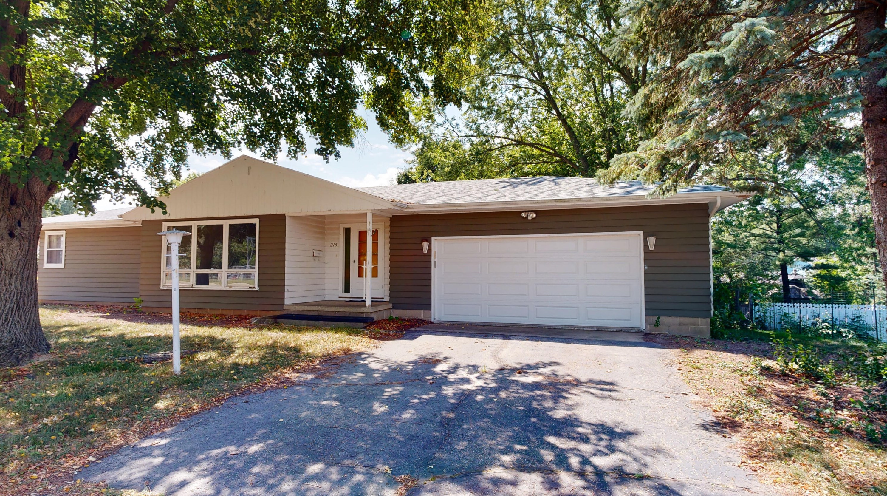 215 Hilltop Trl, Fort Atkinson, WI 53538-2655