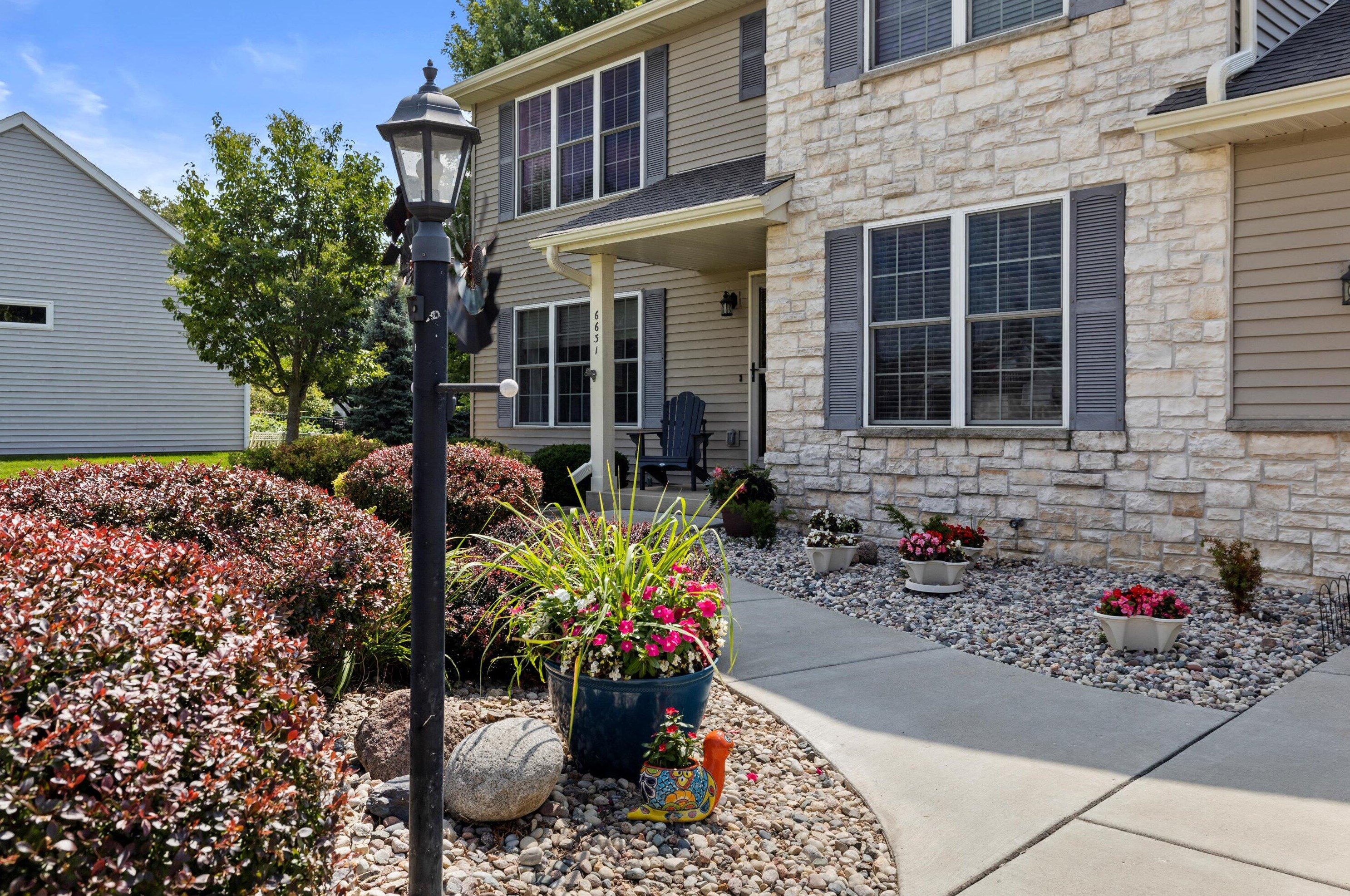 6631 Bald Eagle Rd, Racine, WI 53406-6384