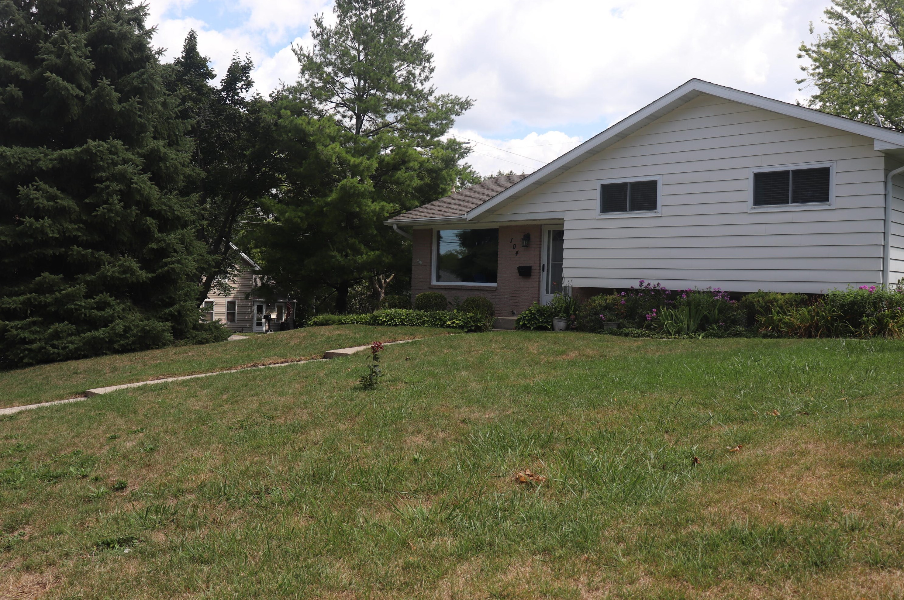 104 George St, Pewaukee, WI 53072-3504