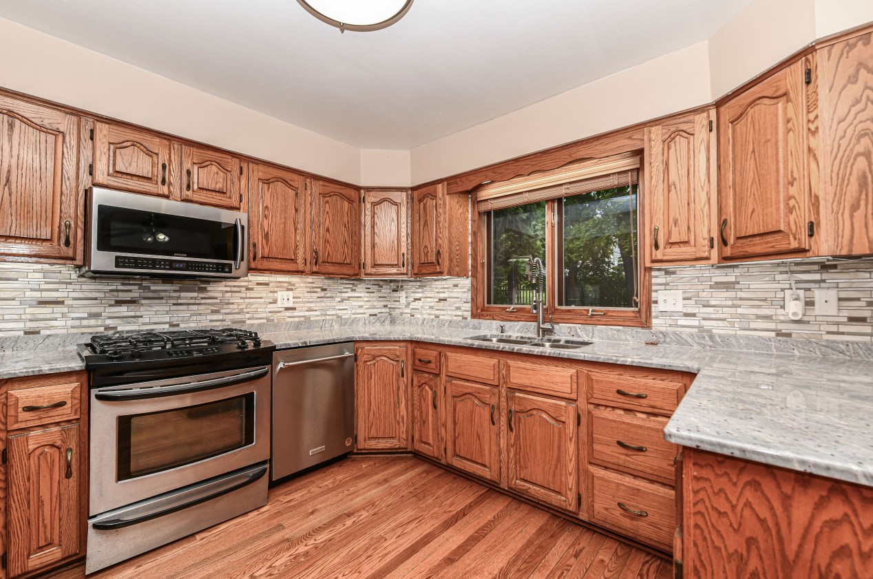 3954 S Victoria Cir, Waukesha, WI 53151