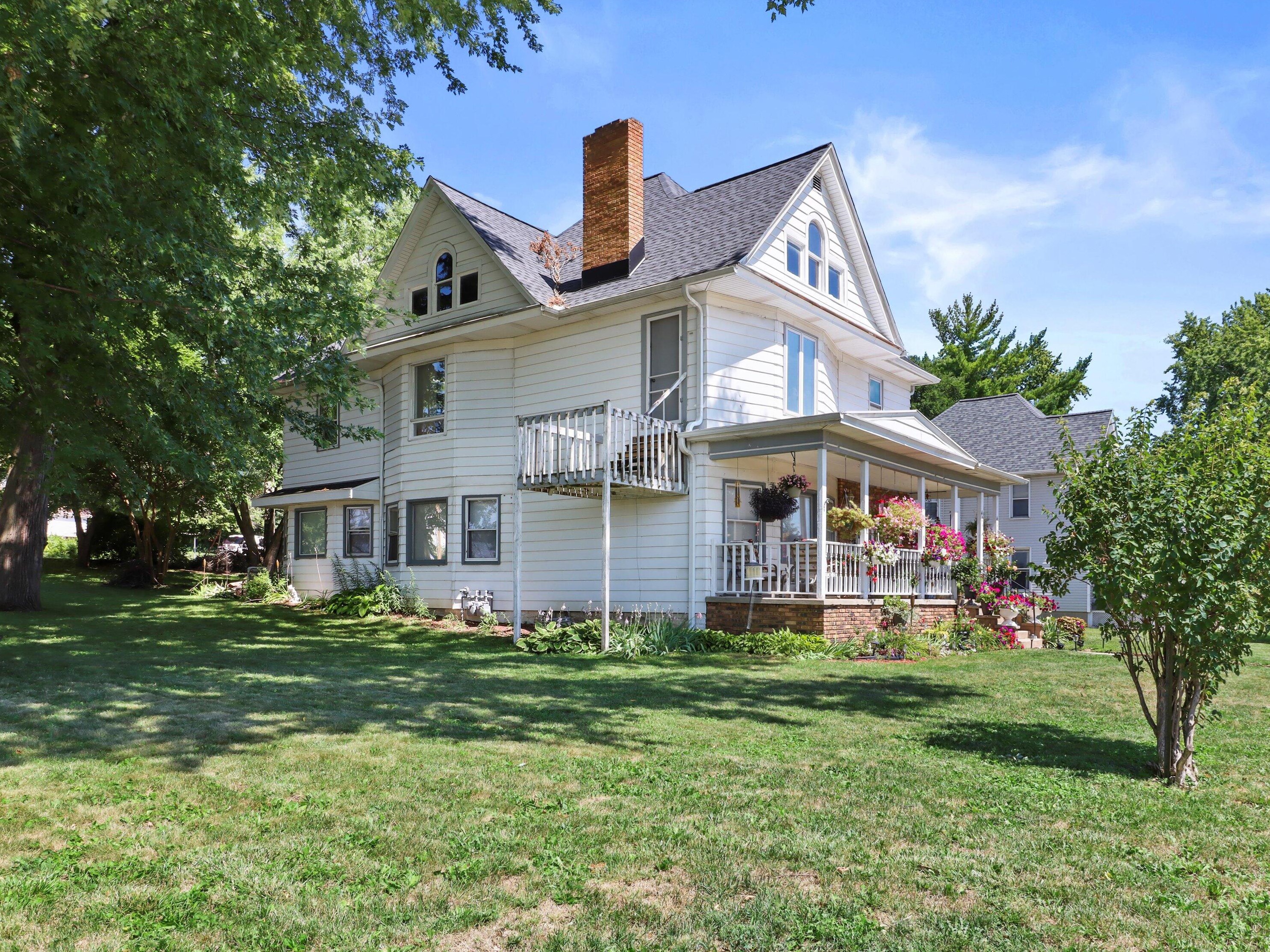 404 Holum St, De Forest, WI 53532-1314