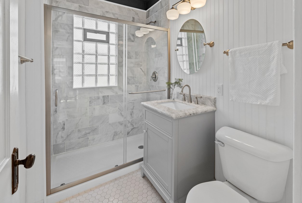 4532 Newhall St, Milwaukee WI 53211-1527 exterior