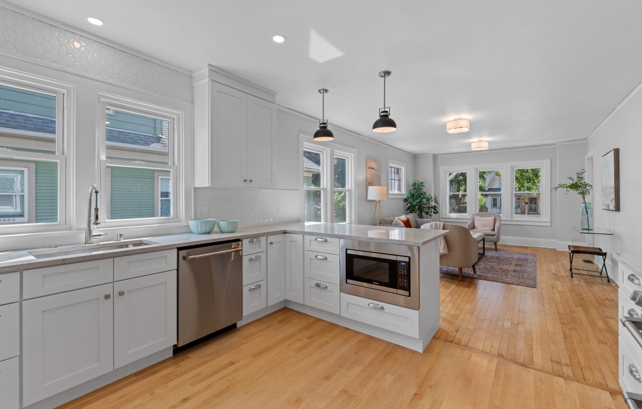 4532 Newhall St, Milwaukee WI 53211-1527 exterior