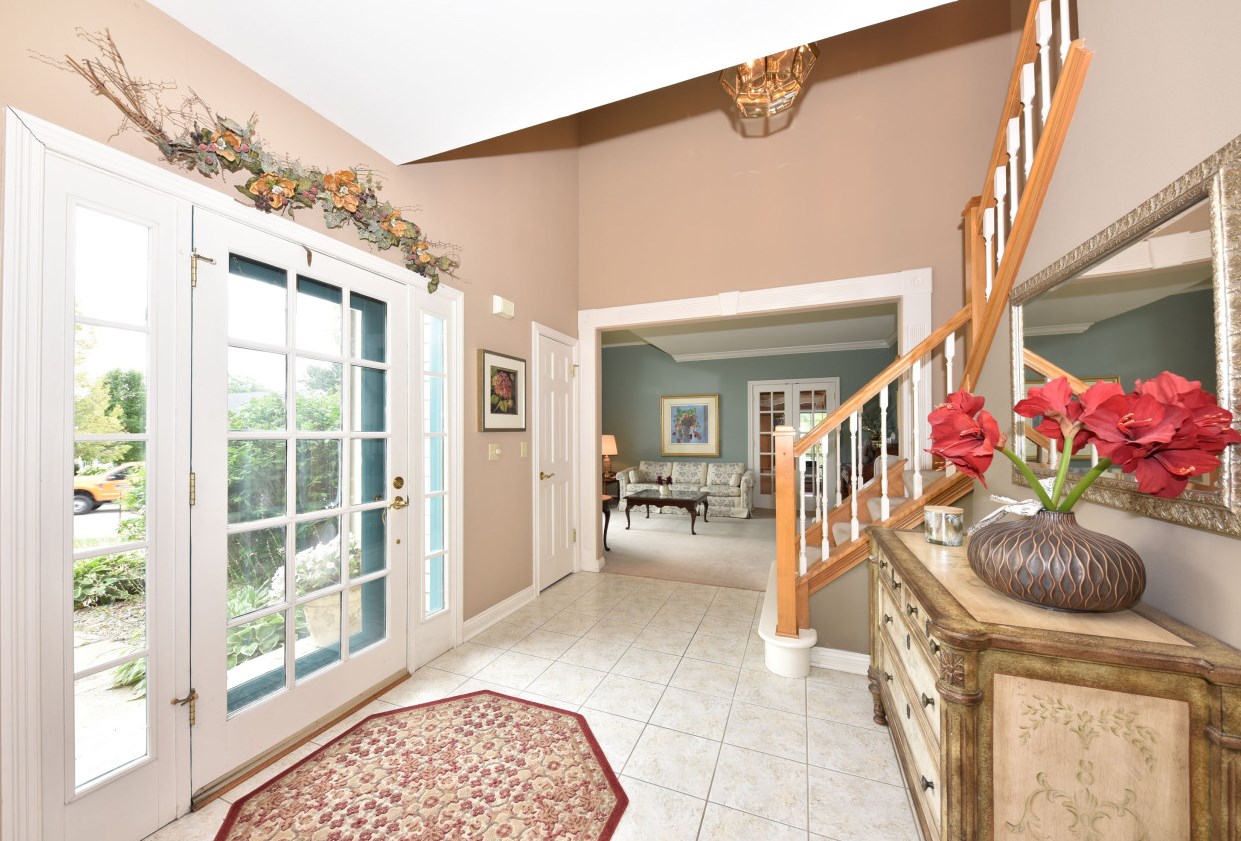 223 Grandview Dr, Port Washington, WI 53074-2081