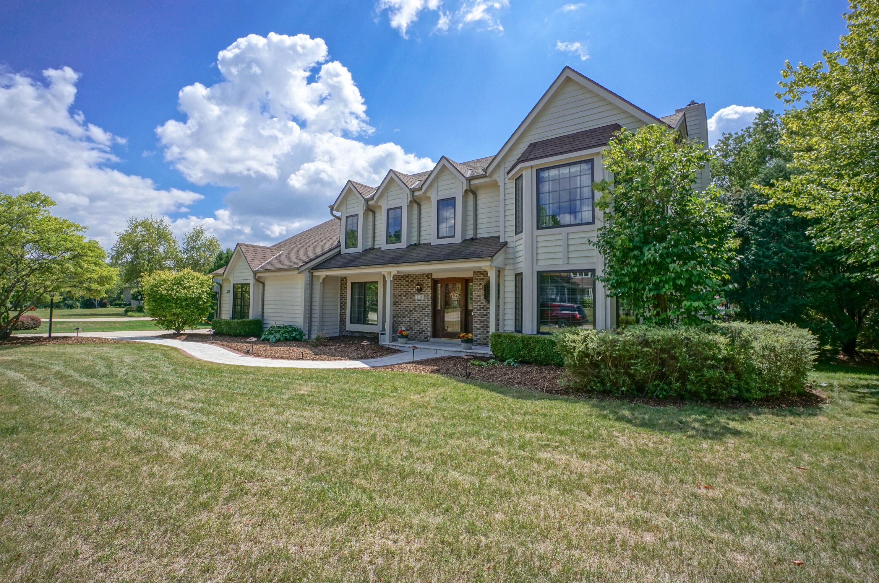 1311 Shelly Ln, Chenequa, WI 53029