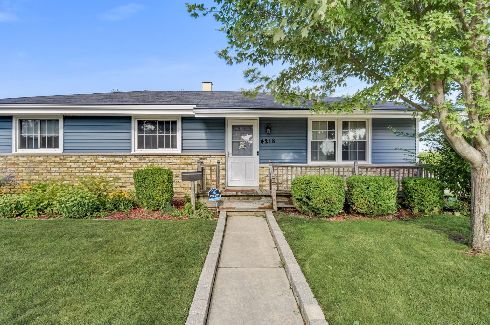 4218 Lasalle St, Racine, WI 53402-2914