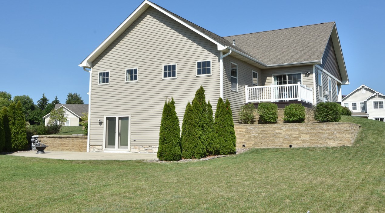 8178 Shadwell Cir, Hales Corners, WI 53132-2062