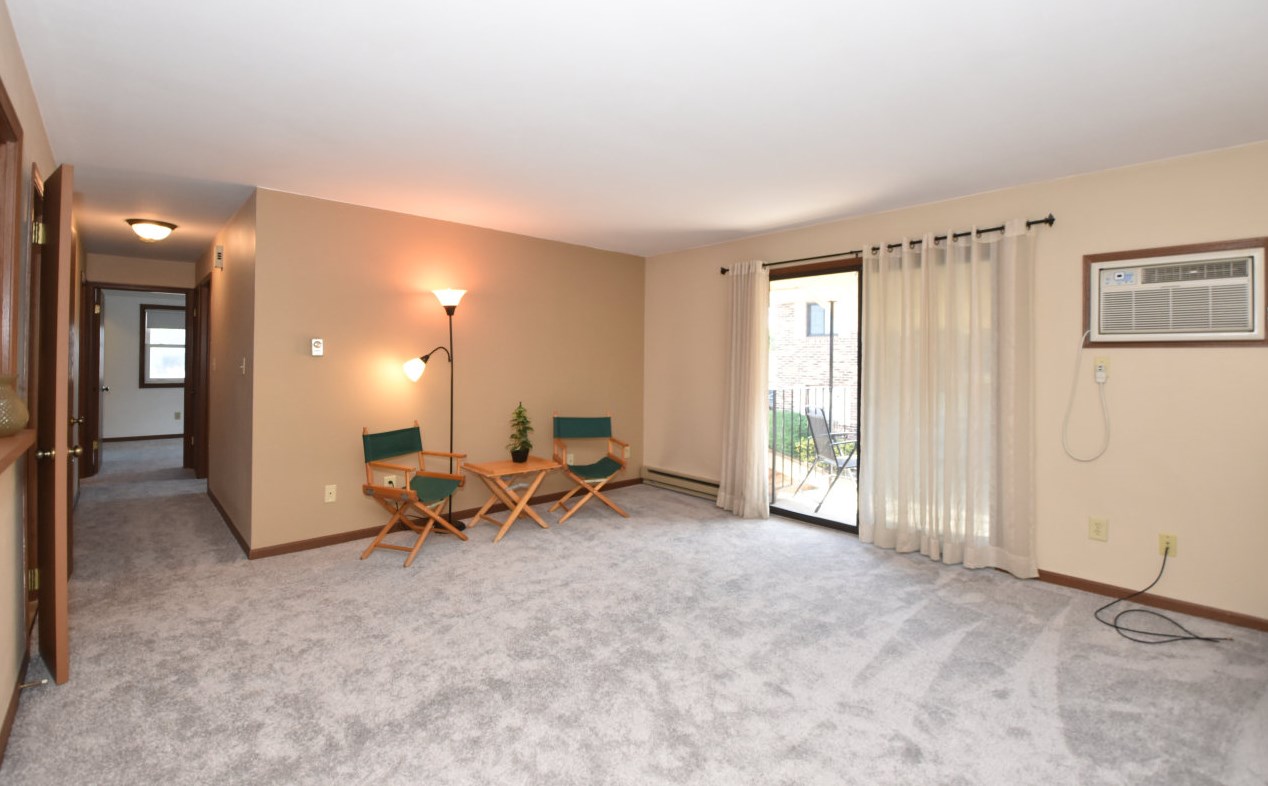 6640 Mariner Dr, Racine, WI 53406-3958