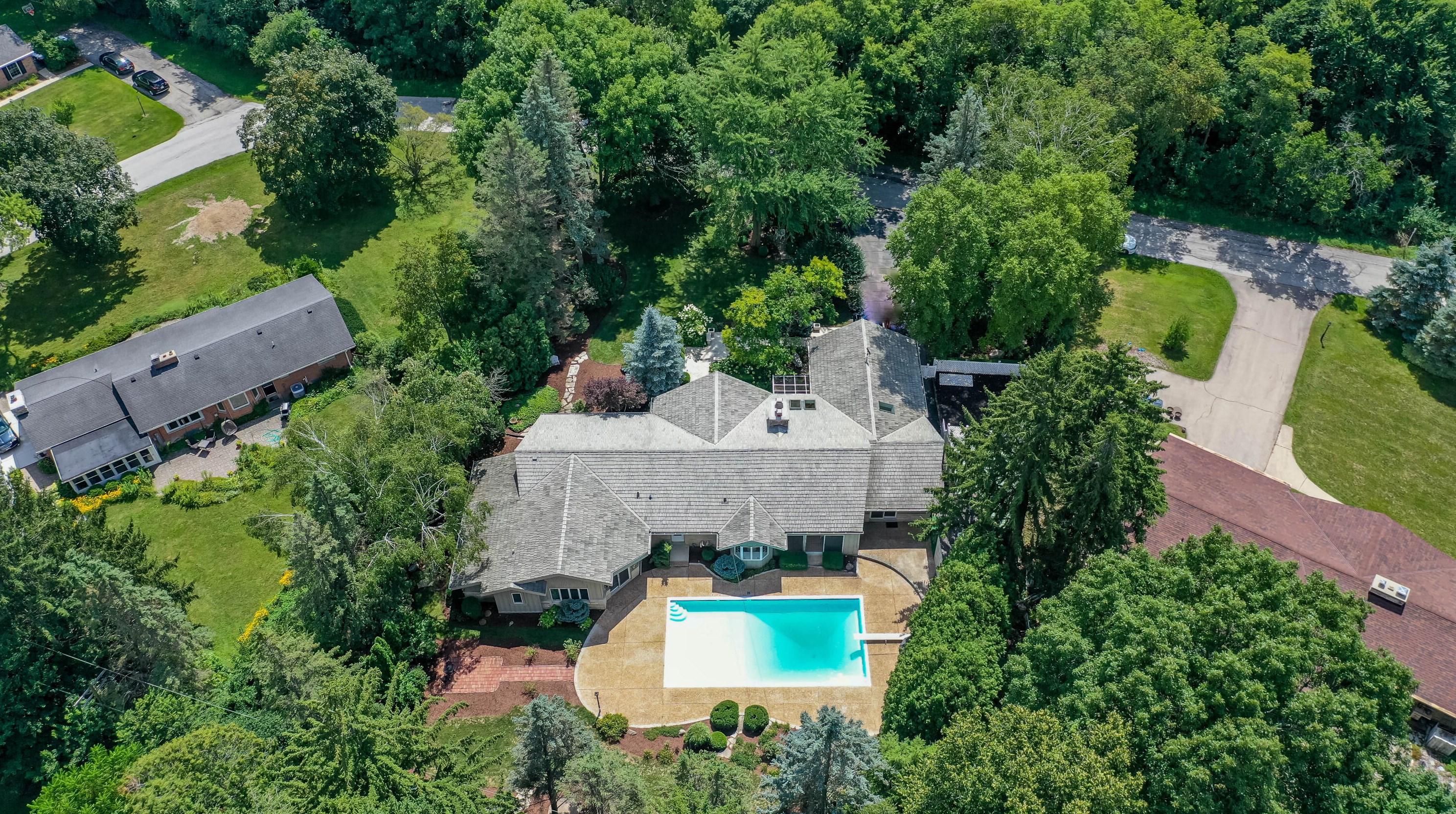 9400 Garden Ct, Hales Corners, WI 53130-2231