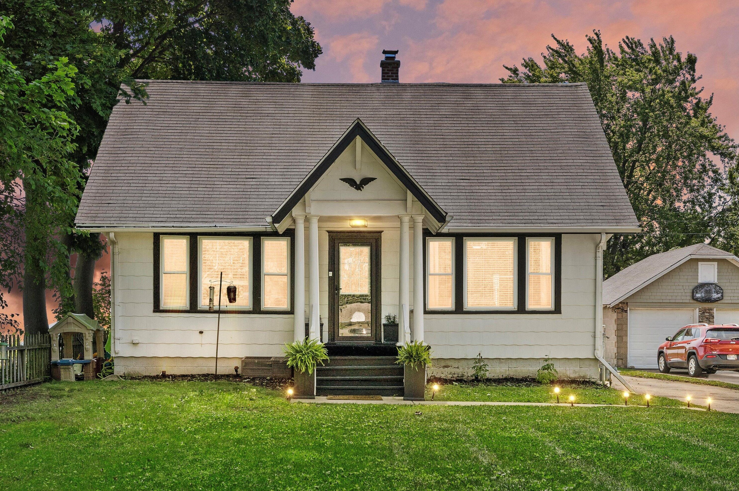 611 16th Pl, Kenosha, WI 53140