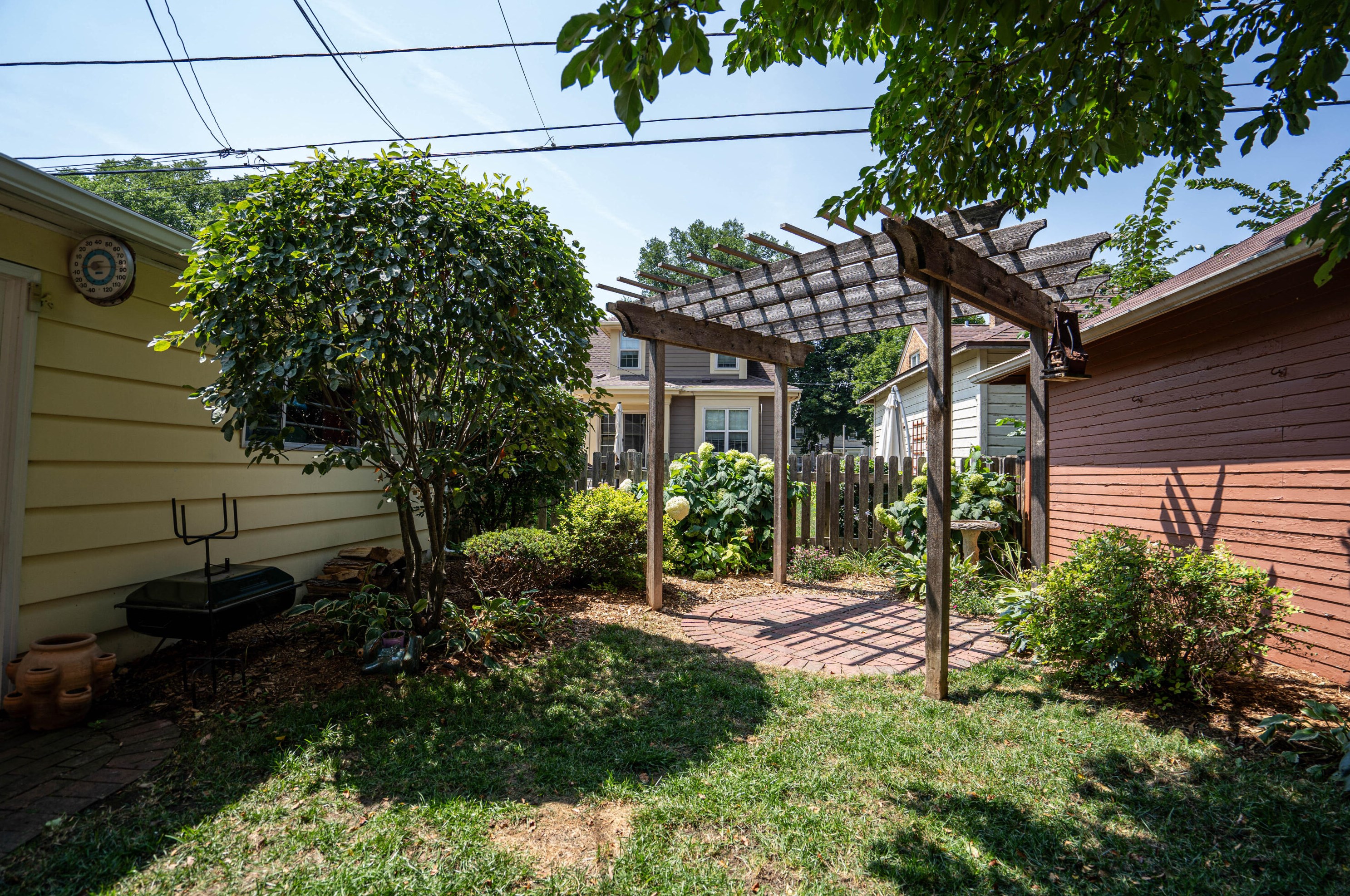 2555 72, Milwaukee WI 53219-2529 exterior