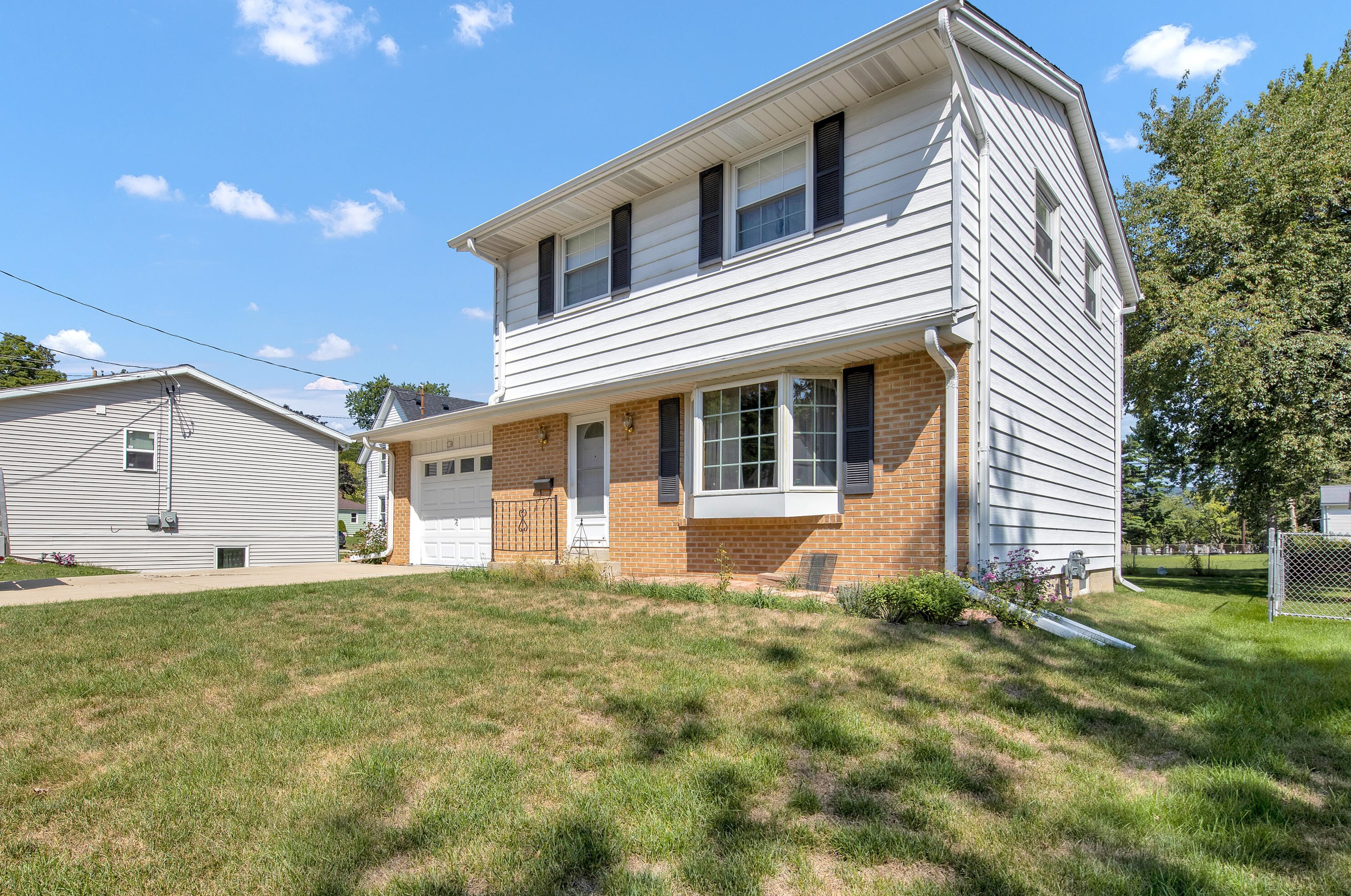 316 Rogers St, Hartford, WI 53027-1709