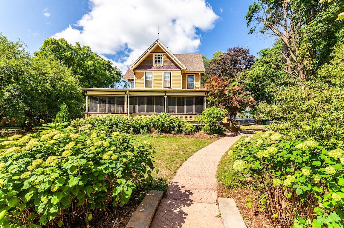 213 Sherman Ave, Fort Atkinson, WI 53538-1856