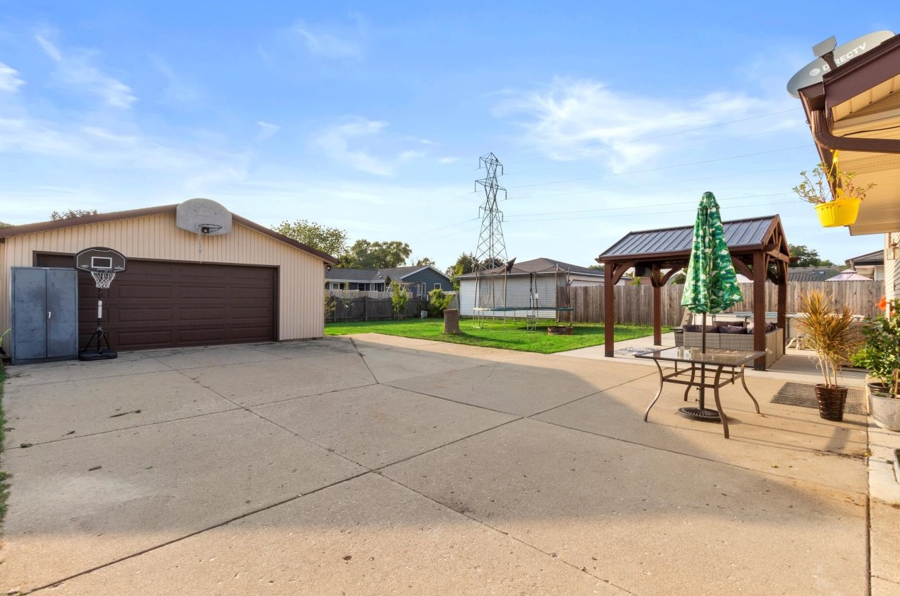 6161 Delaware Ave, Cudahy WI 53110-2867 exterior