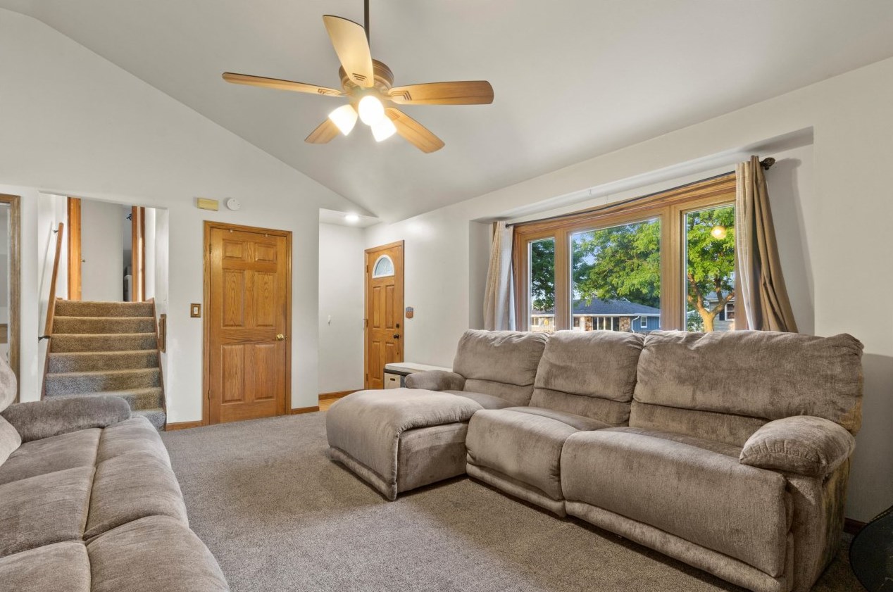 6161 Delaware Ave, Cudahy, WI 53110-2867