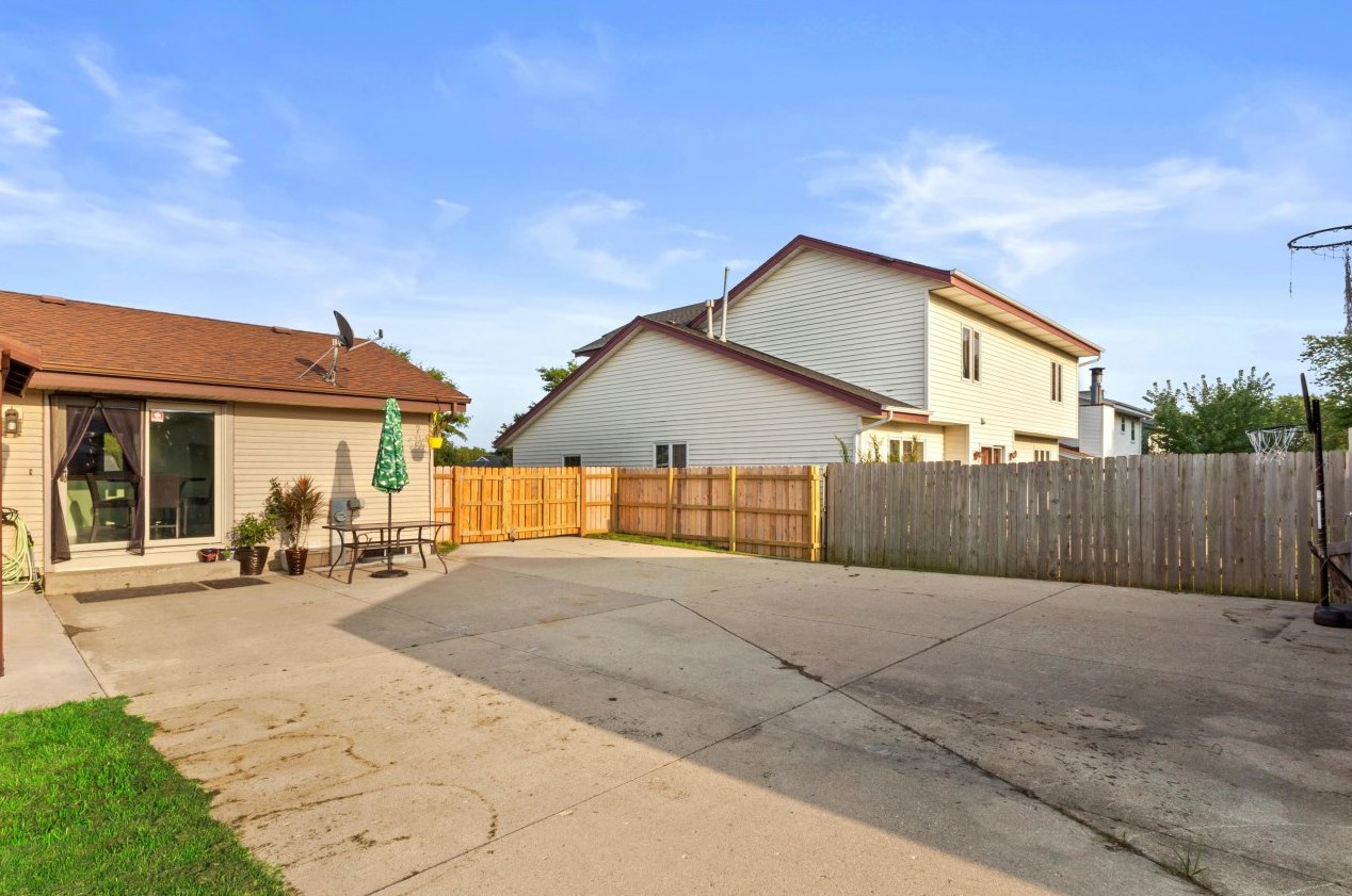 6161 Delaware Ave, Cudahy WI 53110-2867 exterior