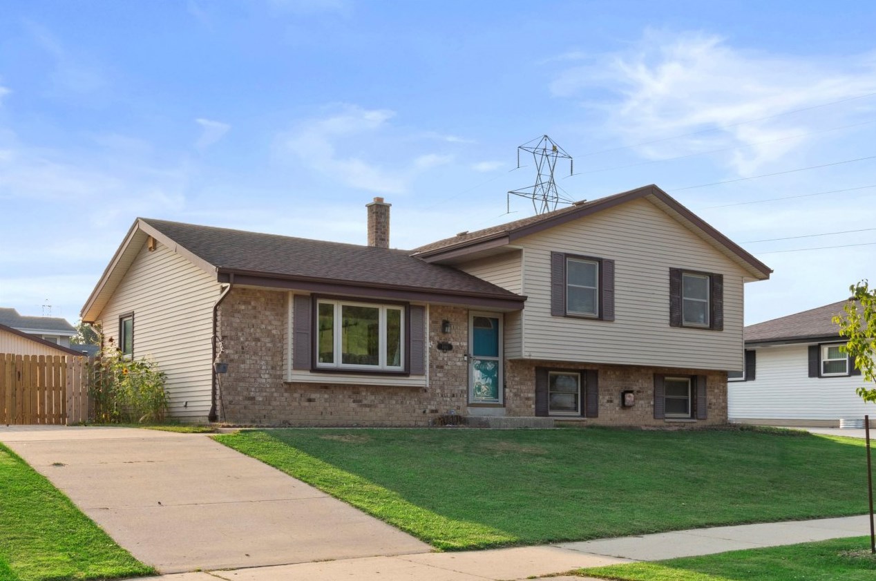 6161 Delaware Ave, Cudahy WI 53110-2867 exterior