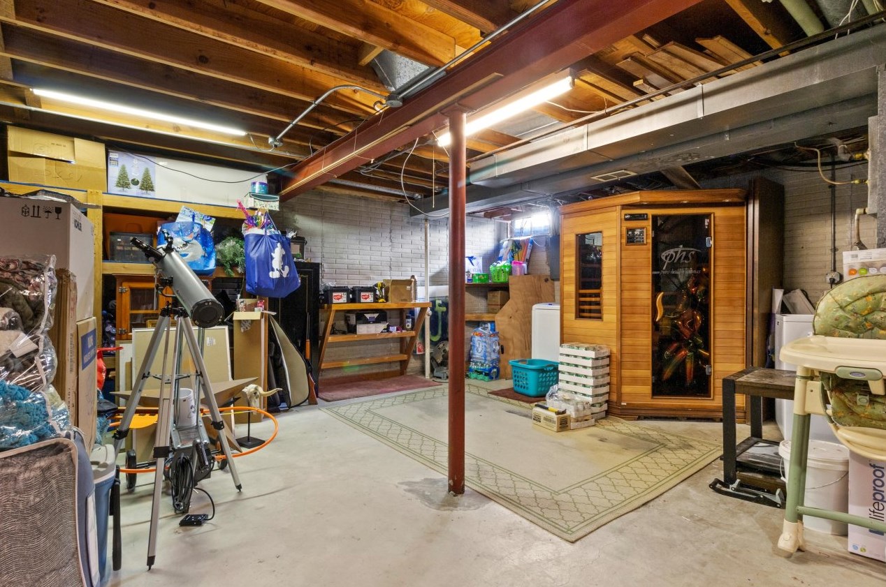 6161 Delaware Ave, Cudahy WI 53110-2867 exterior