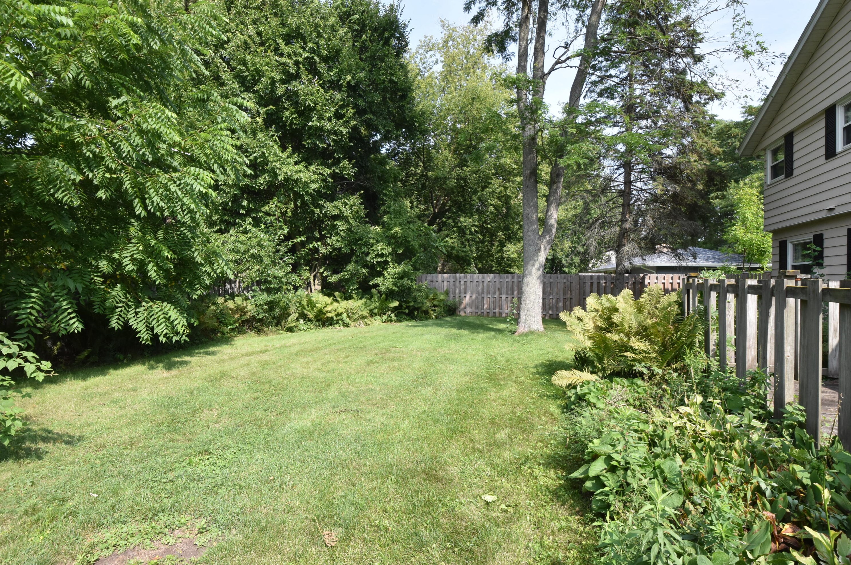 1518 Autumn Dr, Racine WI 53402-1816 exterior