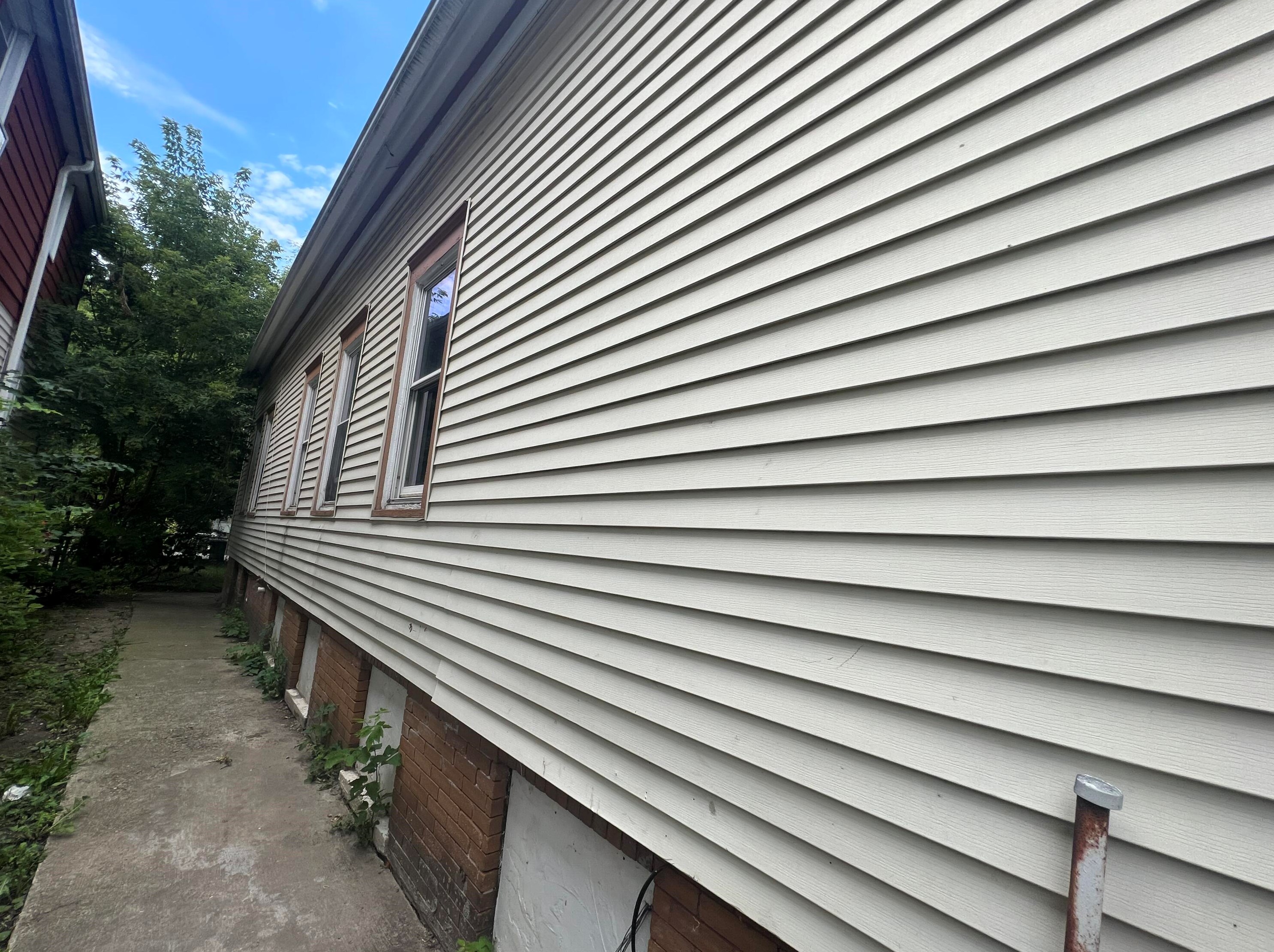 2947 N 21st St, Milwaukee, WI 53206