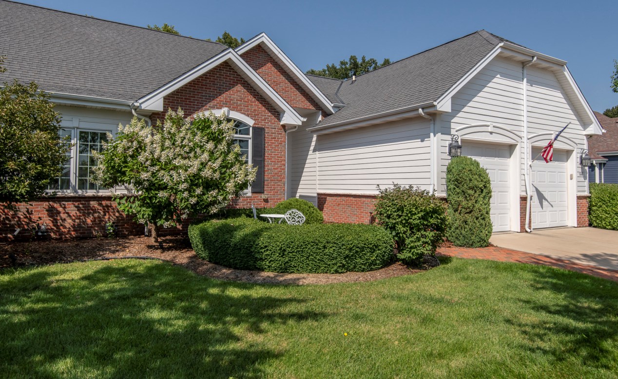 1728 Colony Ct, Hartford, WI 53027-8675