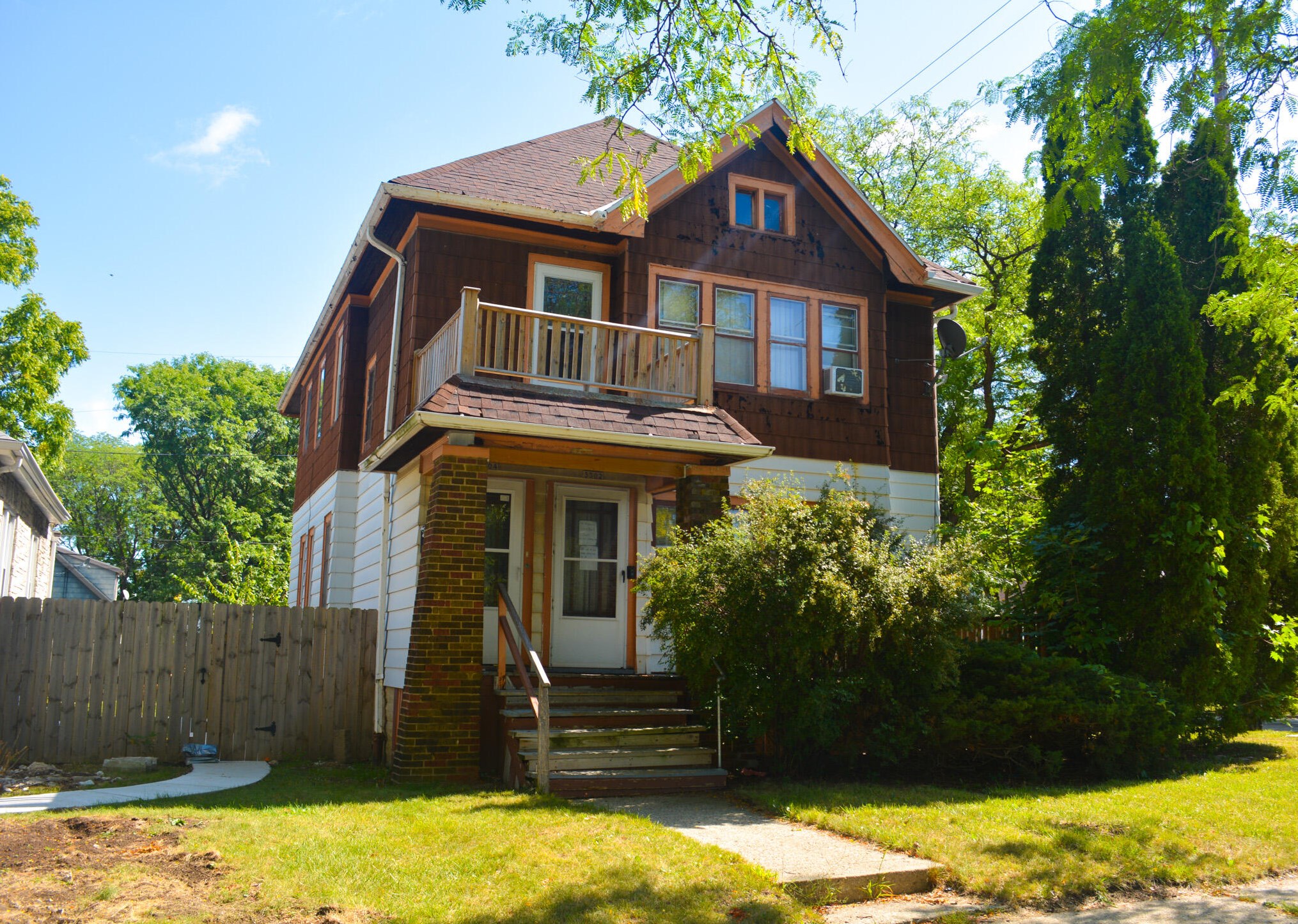 3302 37th St, Milwaukee WI  53216-3726 exterior