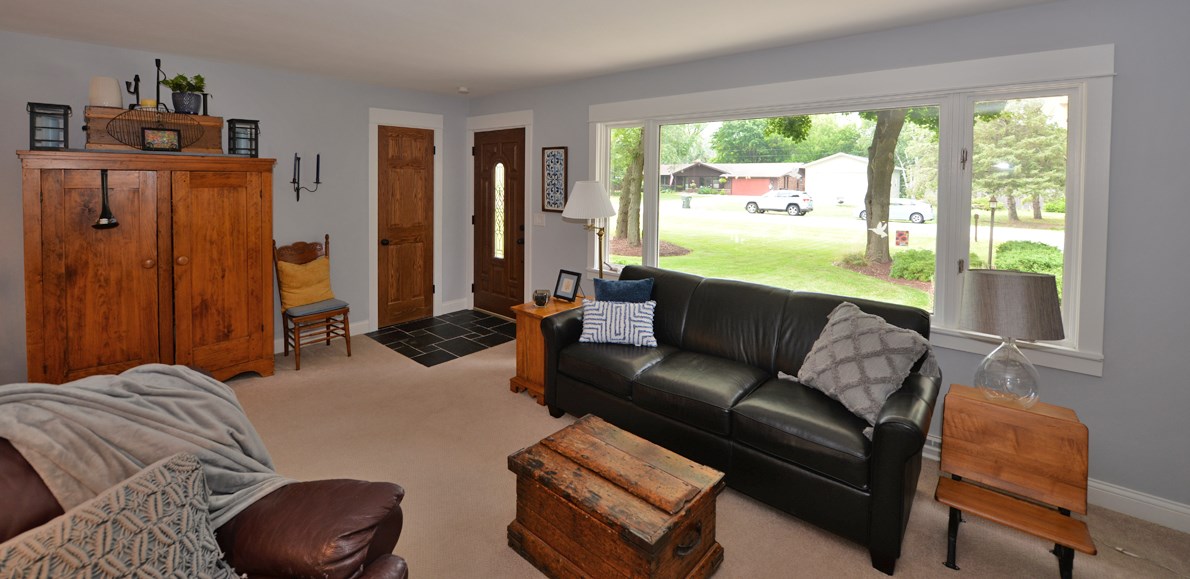 4843 Vrana Ln, Racine, WI 53405-1037