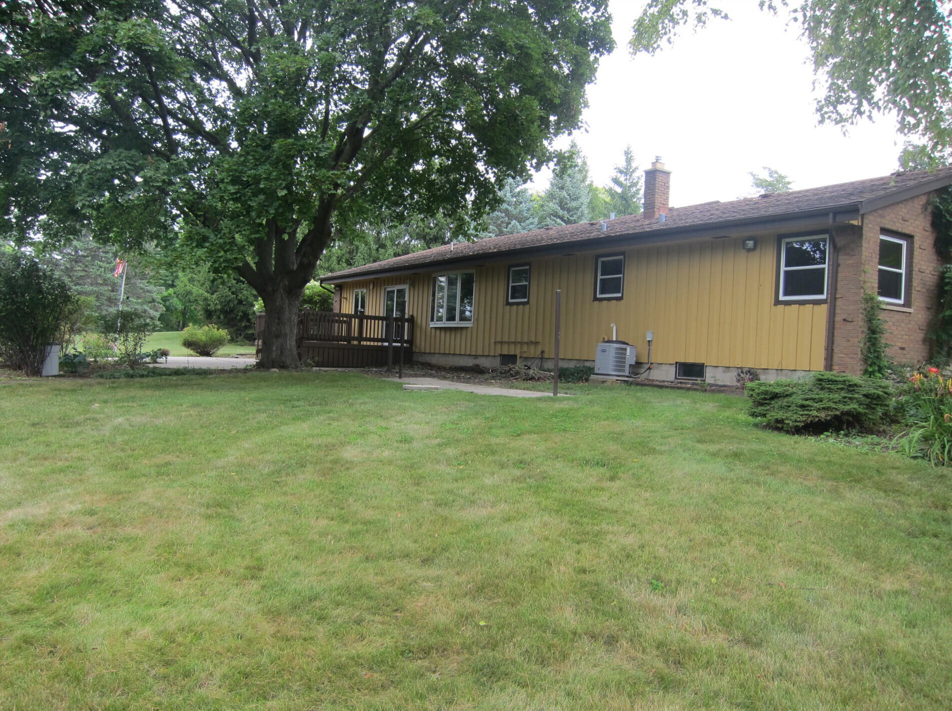 12305 W Tomahawk Trail, Thiensville, WI 53097