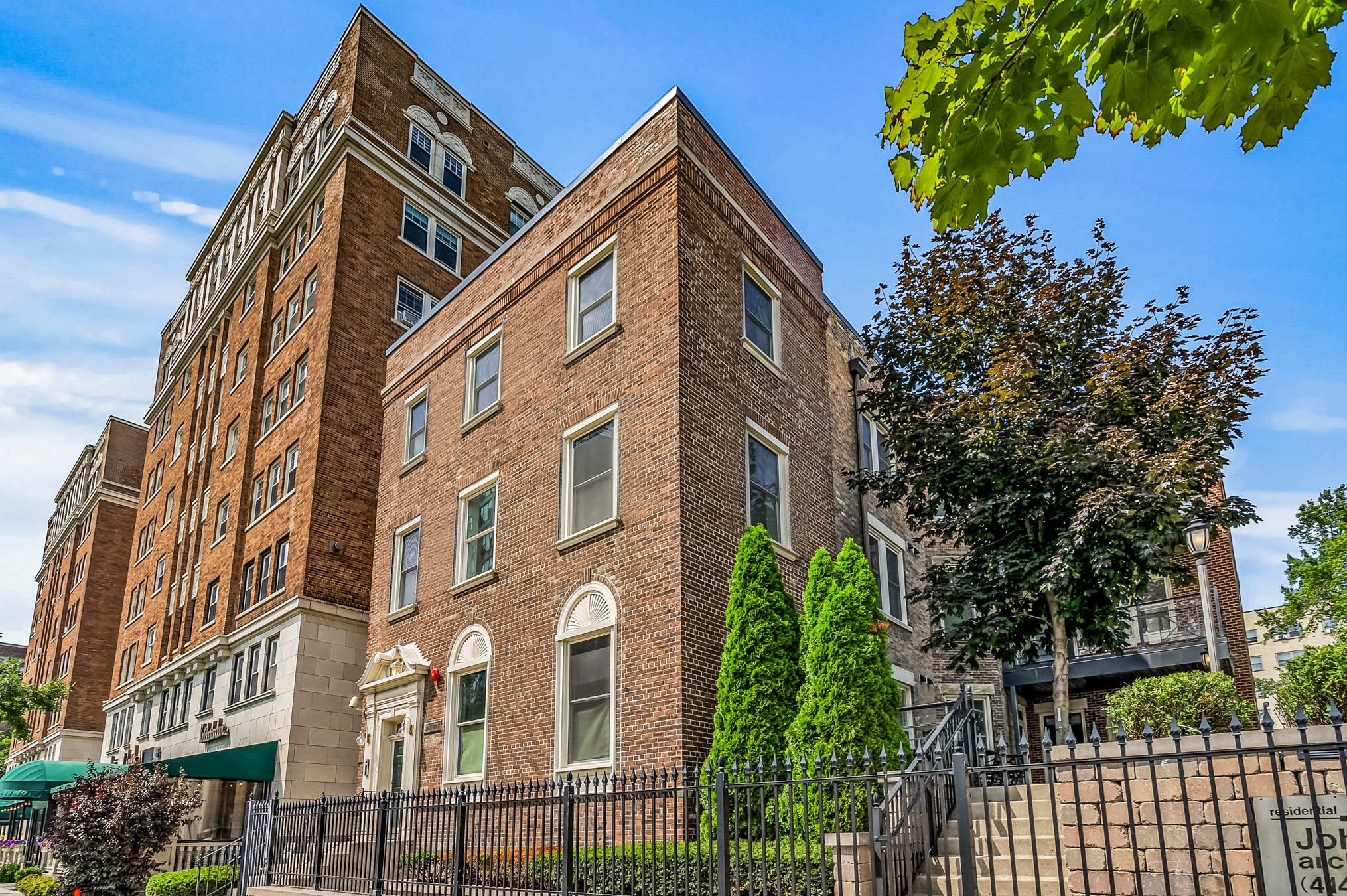 1042 E Juneau Ave #2, Milwaukee, WI 53202