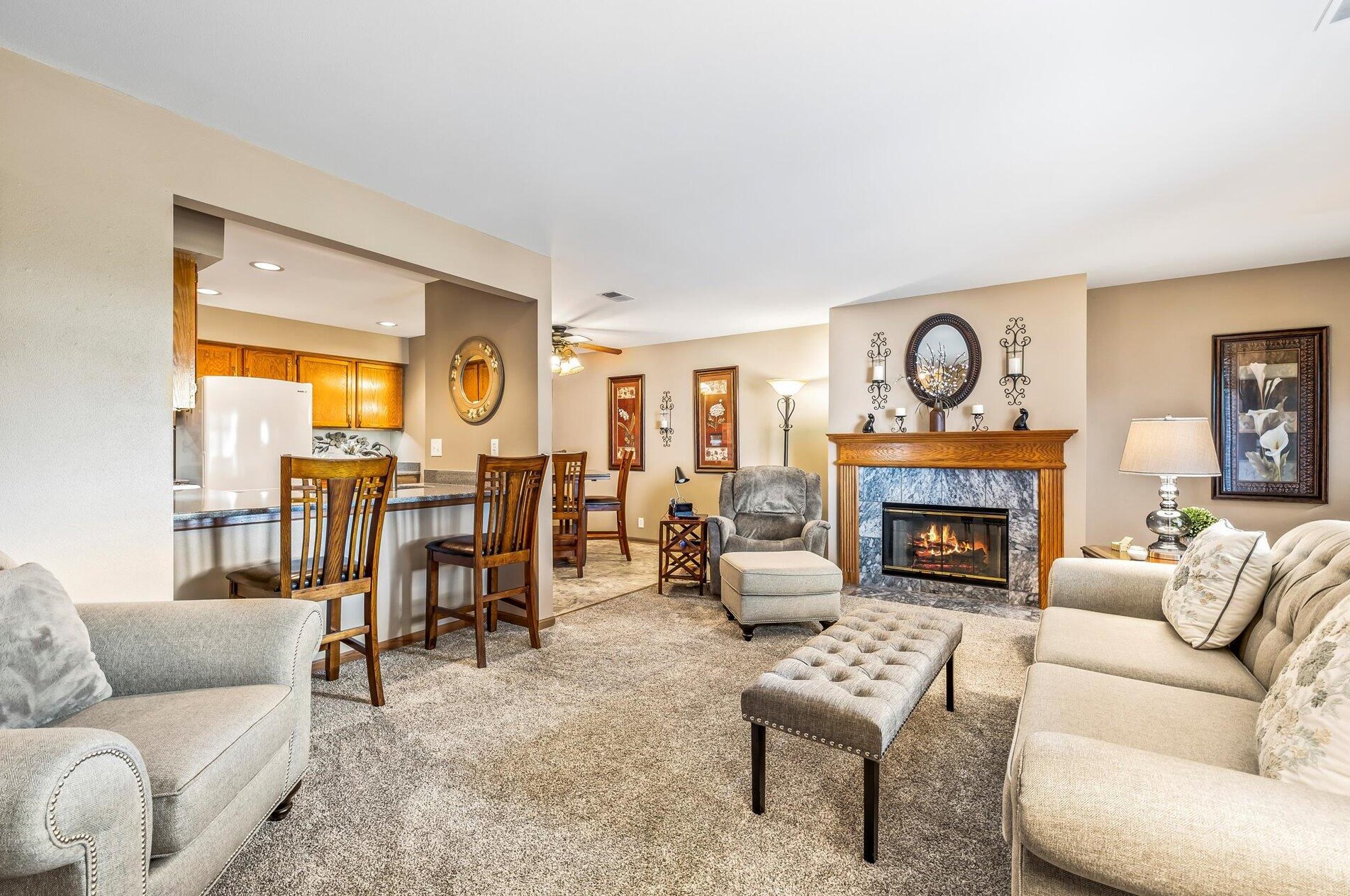 921 Quinlan Dr, Pewaukee, WI 53072-1854