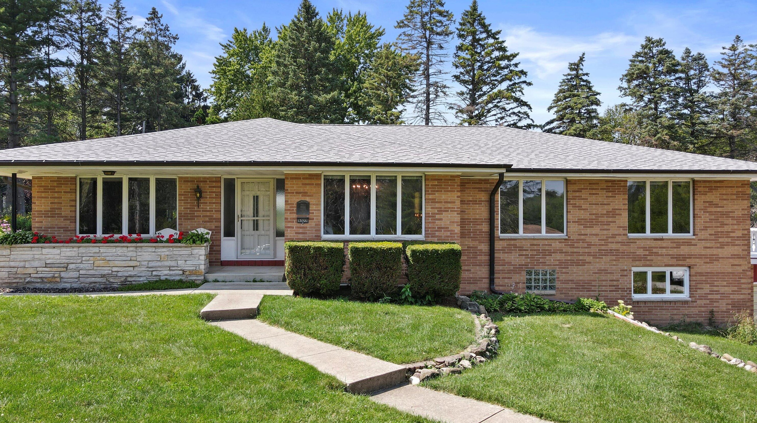 5327 104th St, Hales Corners, WI 53130-1411