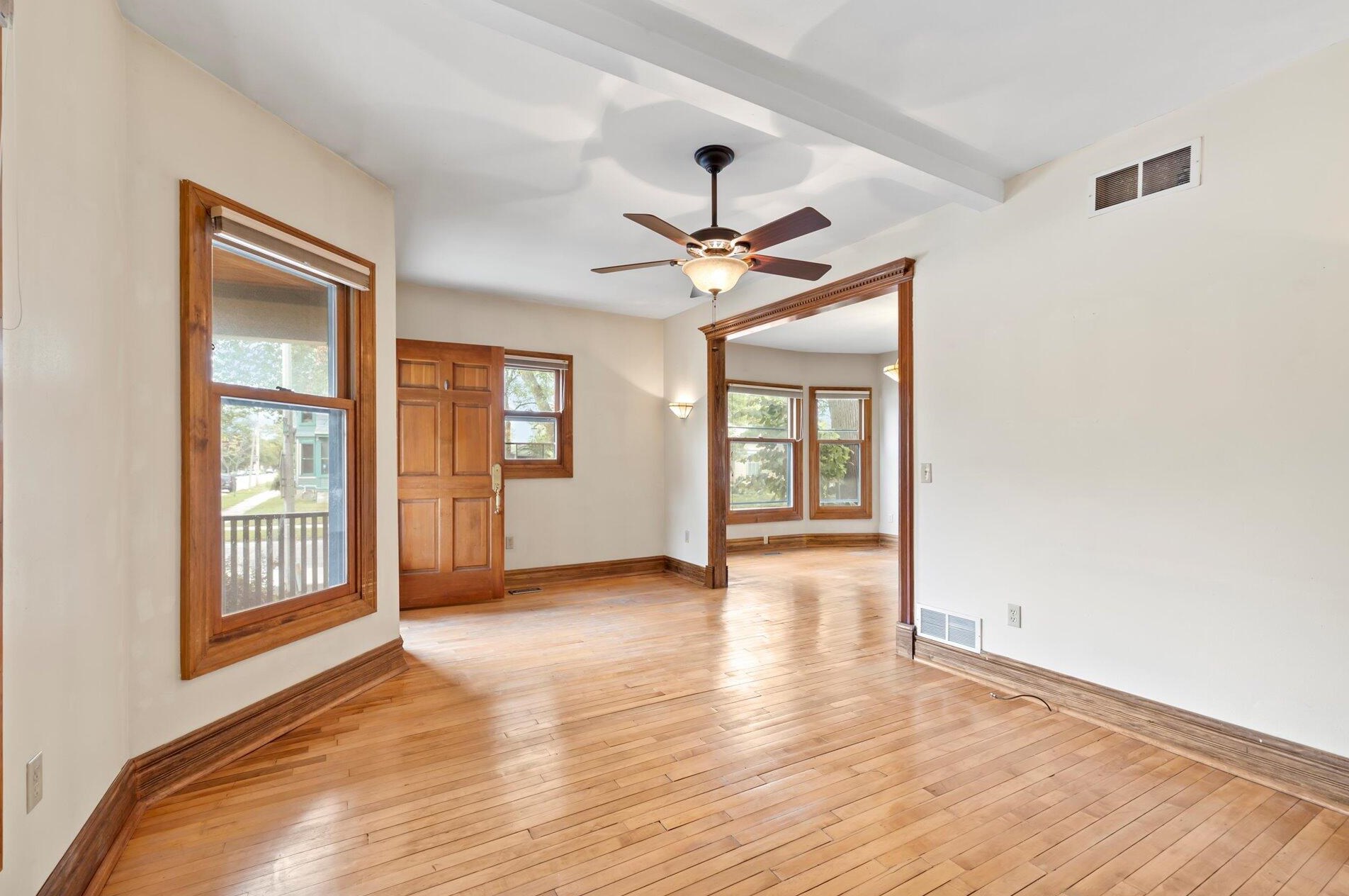 203 W Lloyd St, Milwaukee, WI 53212