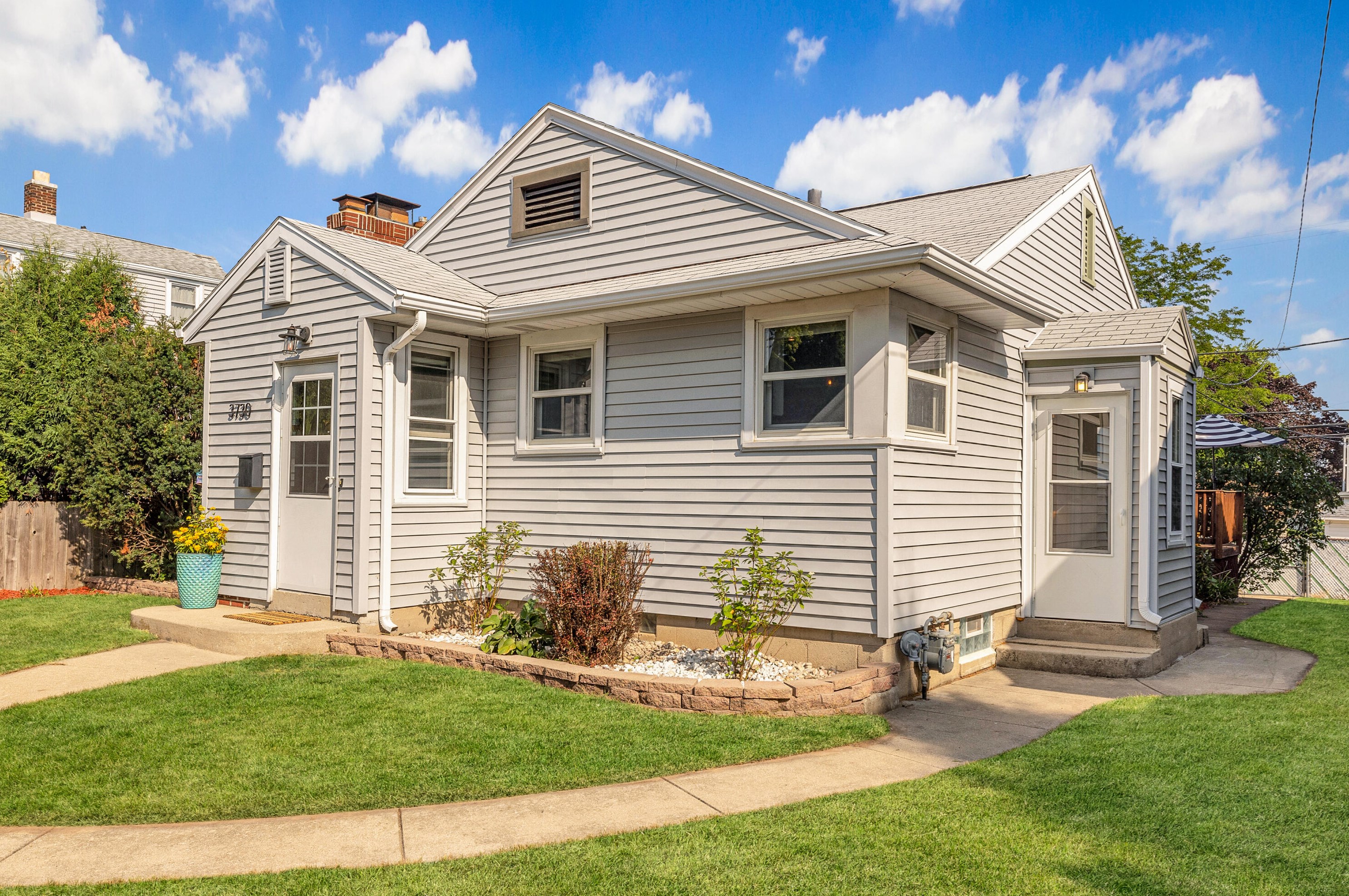 3730 Van Norman Ave, Cudahy, WI 53110-1121