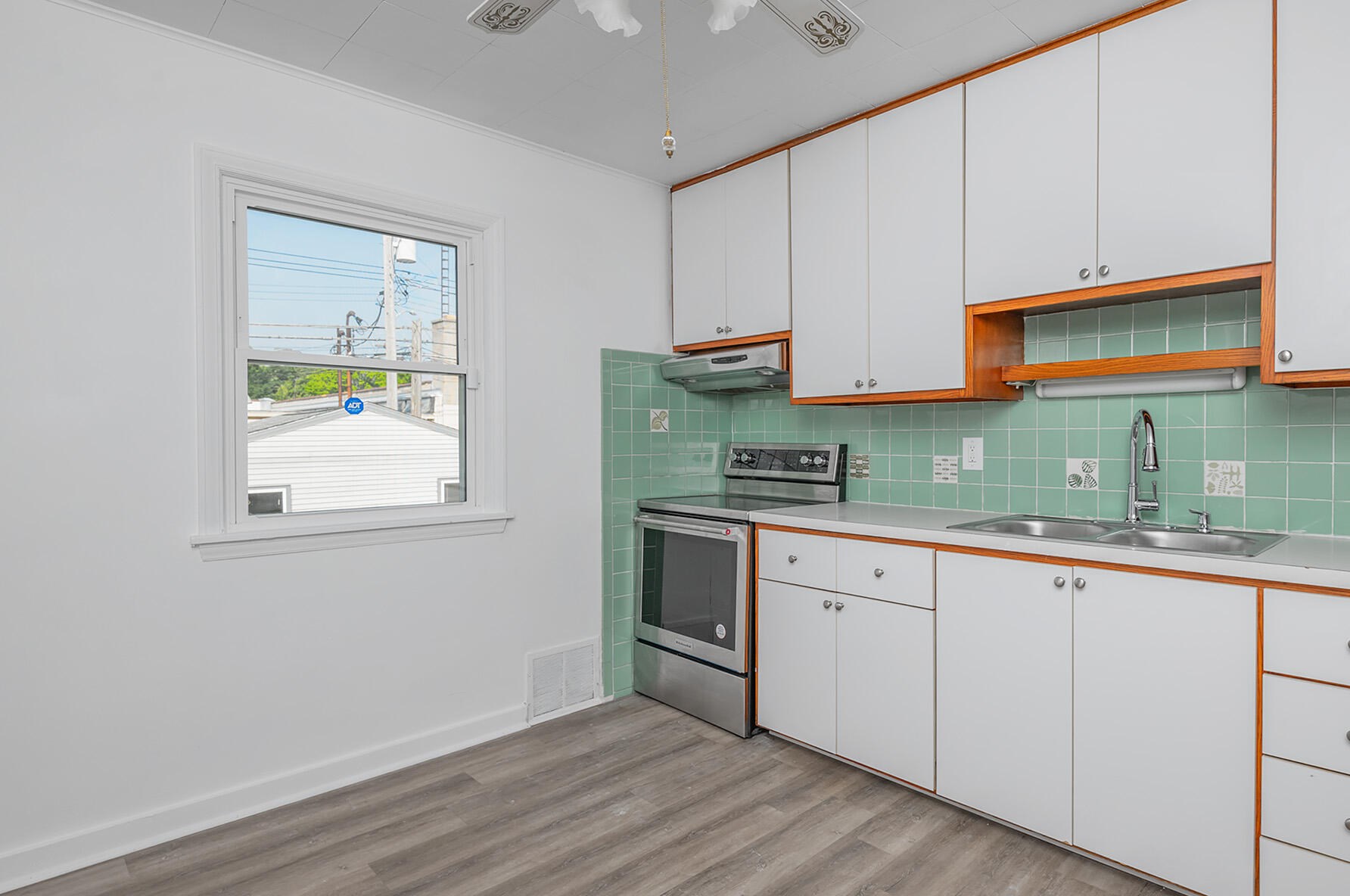 1341 107, Milwaukee WI 53225-3930 exterior