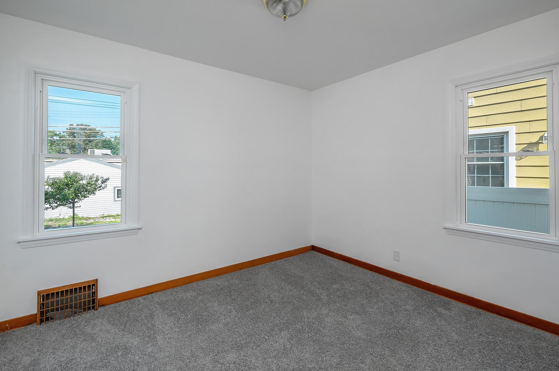 1341 107, Milwaukee WI 53225-3930 exterior