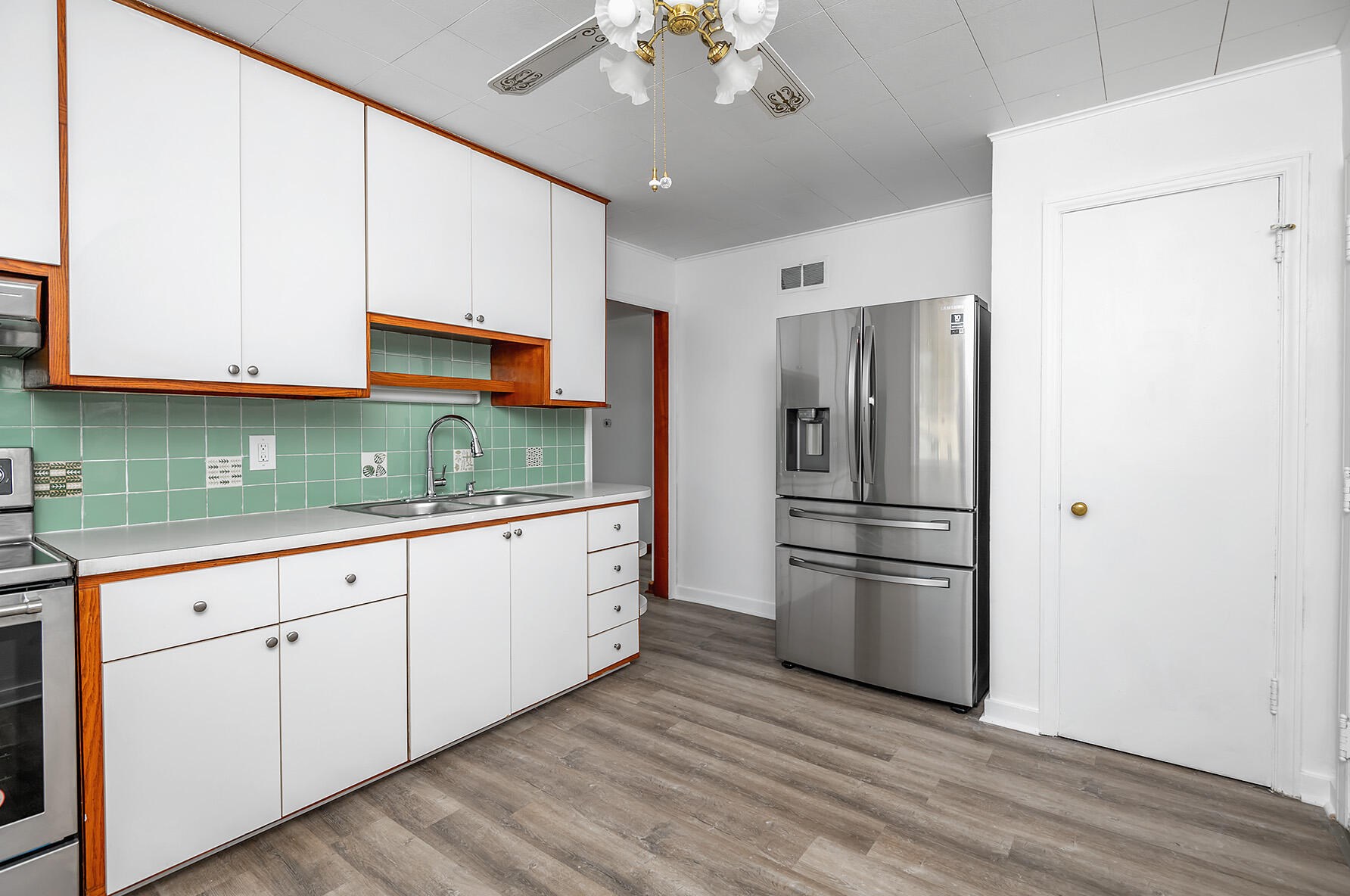 1341 107, Milwaukee WI 53225-3930 exterior