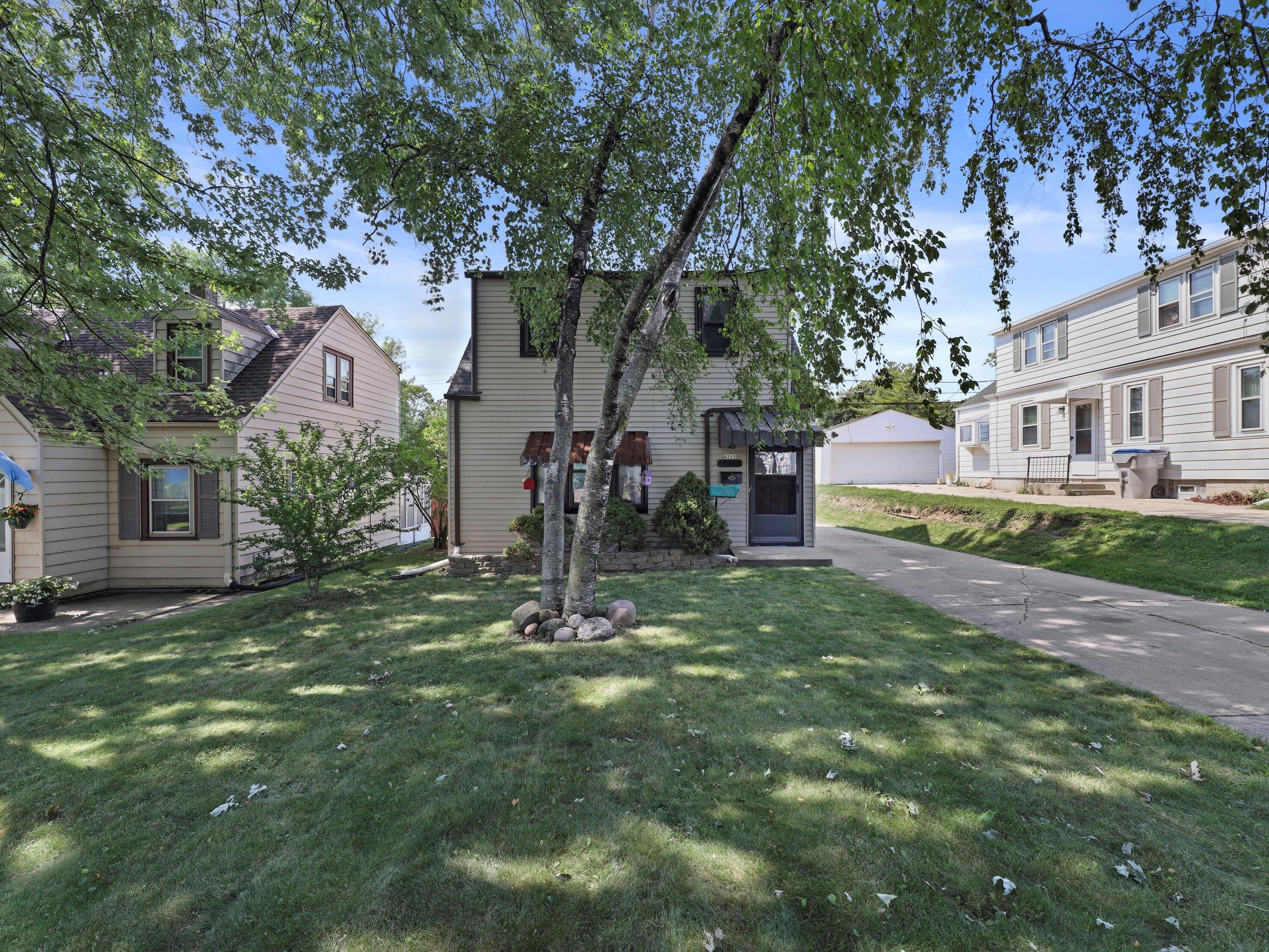 4515 Lenox St, Milwaukee, WI 53207-5243