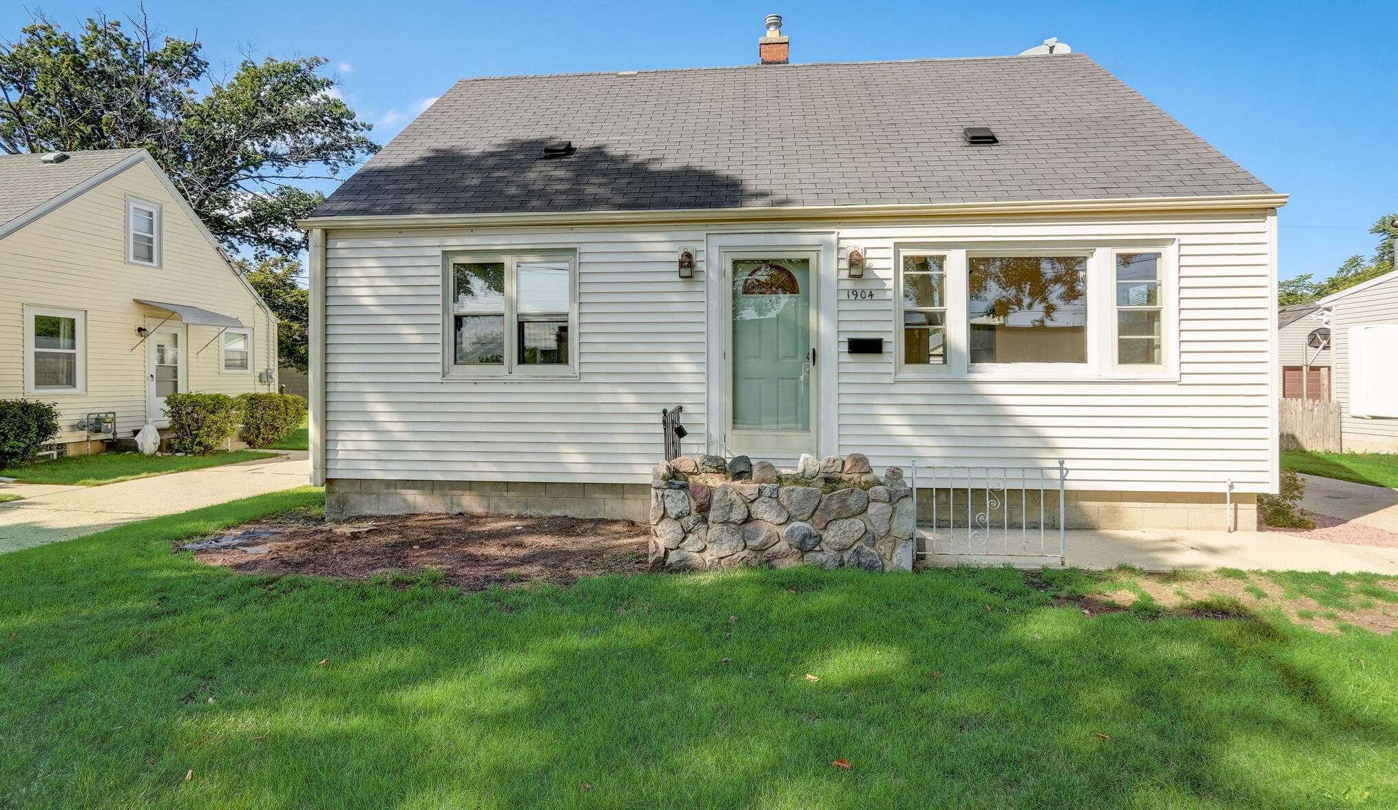 1904 E Tesch Ave, Milwaukee, WI 53235